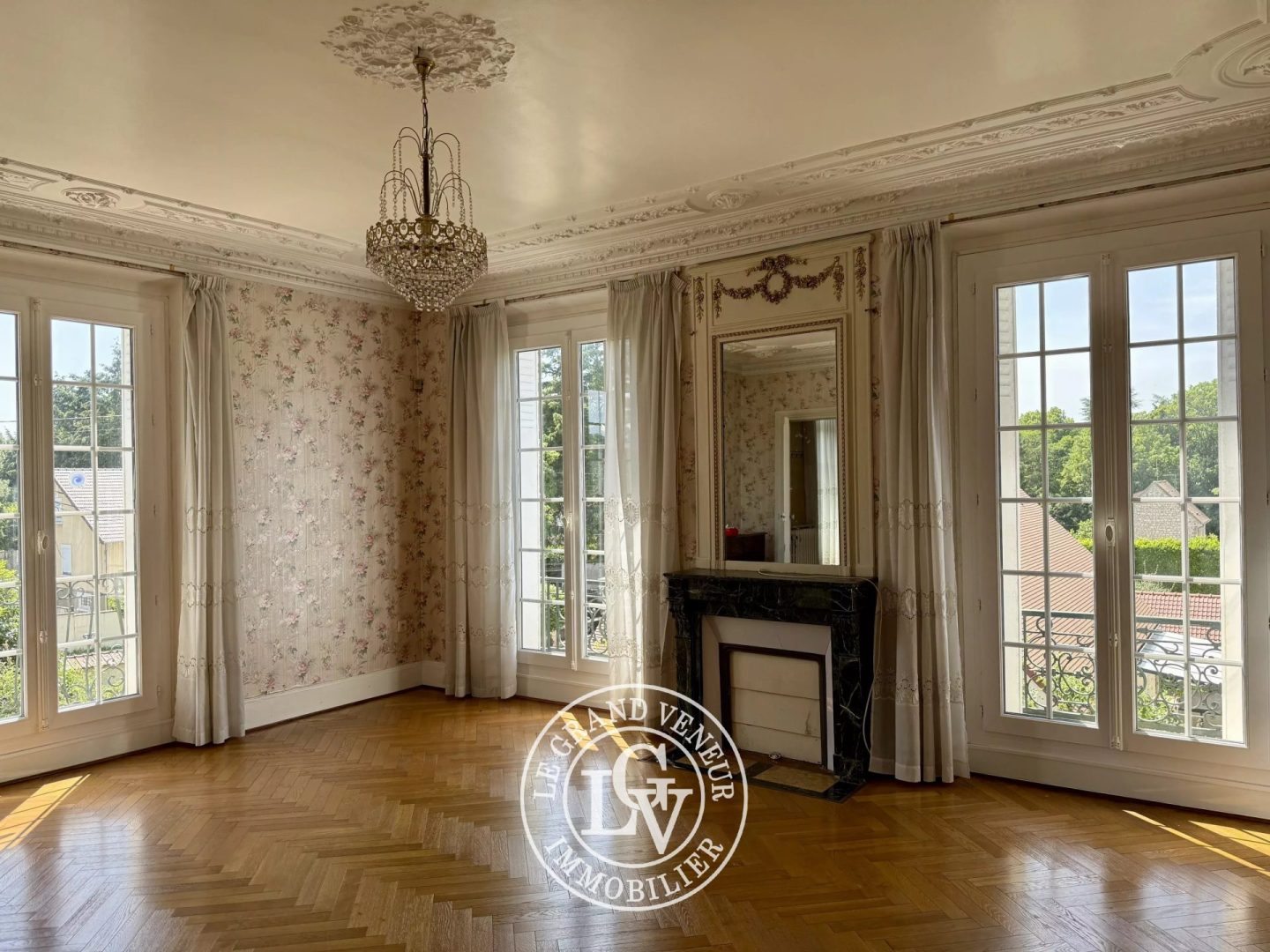 PROCHE FONTAINEBLEAU – VULAINES SUR SEINE – DEMEURE BOURGEOISE DE CARACTÈRE – 351 M² – JARDIN PAYSAGER