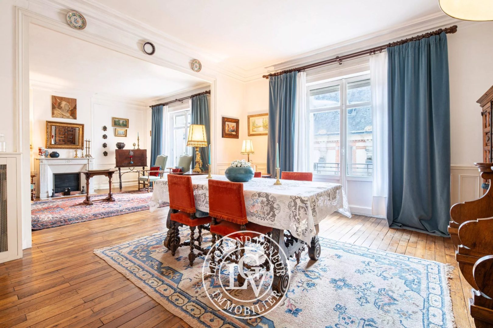 FONTAINEBLEAU – HYPER CENTRE – APPARTEMENT FAMILIAL DE STANDING – 5 CHAMBRES- 175 M²