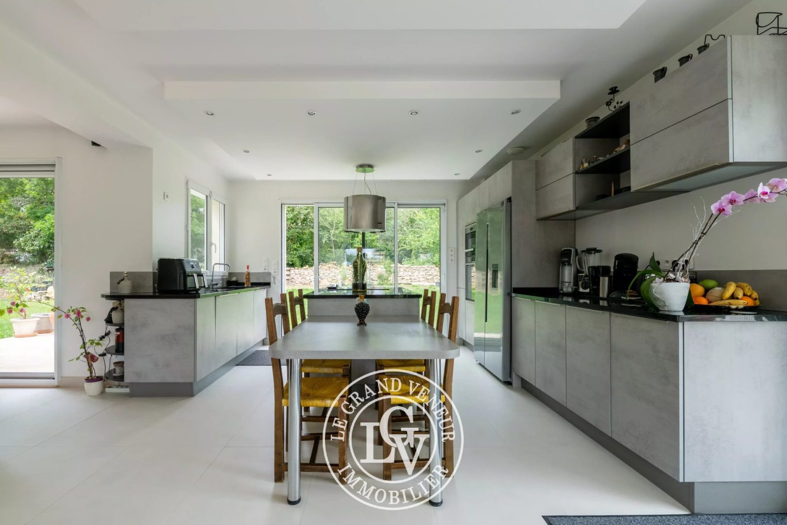 À 8MN DE MELUN – À MOISENAY – VILLA CONTEMPORAINE DE 205M² – 6 CHAMBRES – SOUS SOL TOTAL – JARDIN PAYSAGER DE 1045M²