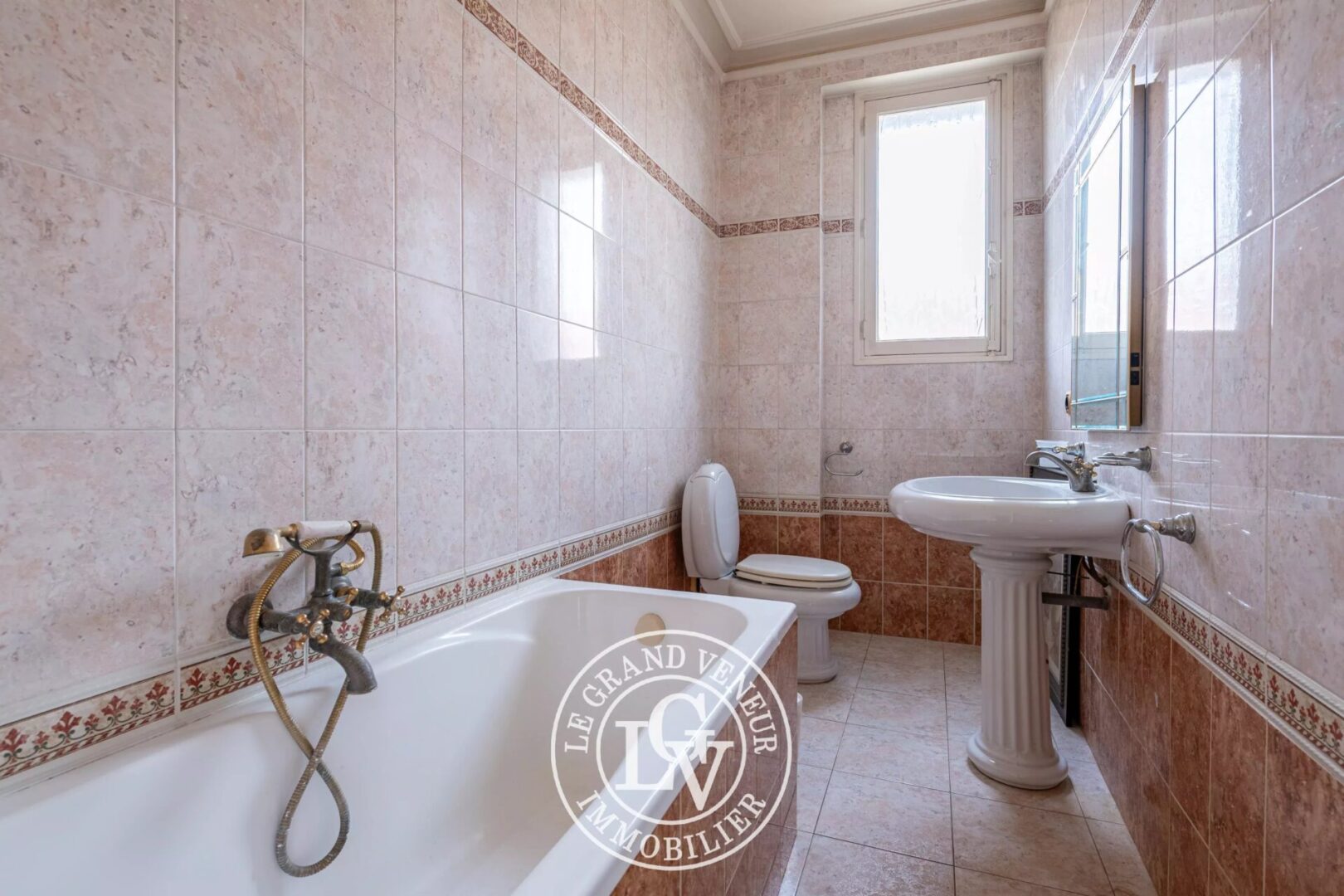 PROCHE FONTAINEBLEAU – VULAINES SUR SEINE – MAISON DE MAÎTRE DE 289 M² ET APPARTEMENT INDÉPENDANT DE 41 M² SUR UN BEAU JARDIN PAYSAGER DE 1989 M²
