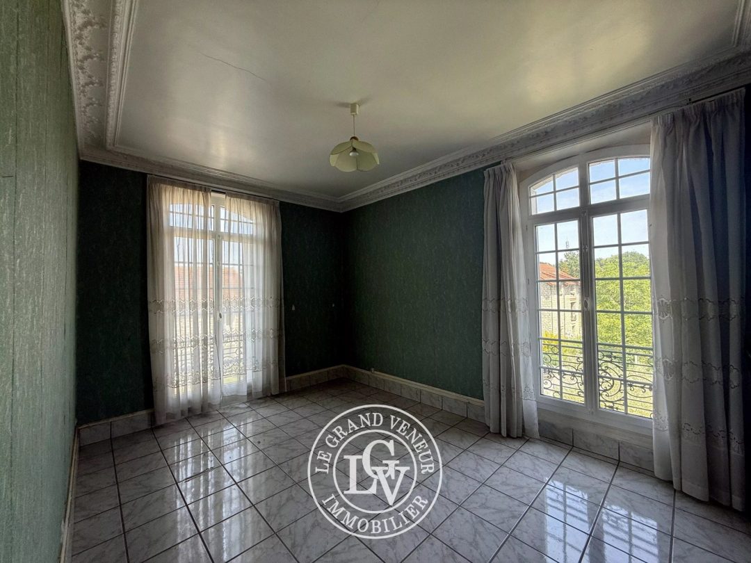 PROCHE FONTAINEBLEAU – VULAINES SUR SEINE – DEMEURE BOURGEOISE DE CARACTÈRE – 351 M²  – JARDIN PAYSAGER