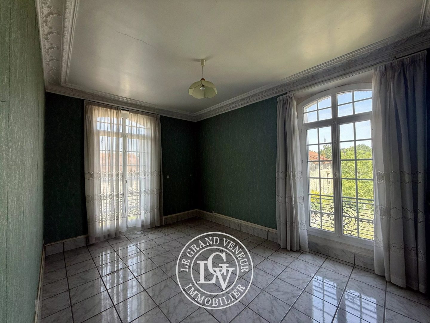 PROCHE FONTAINEBLEAU – VULAINES SUR SEINE – DEMEURE BOURGEOISE DE CARACTÈRE – 351 M² – JARDIN PAYSAGER