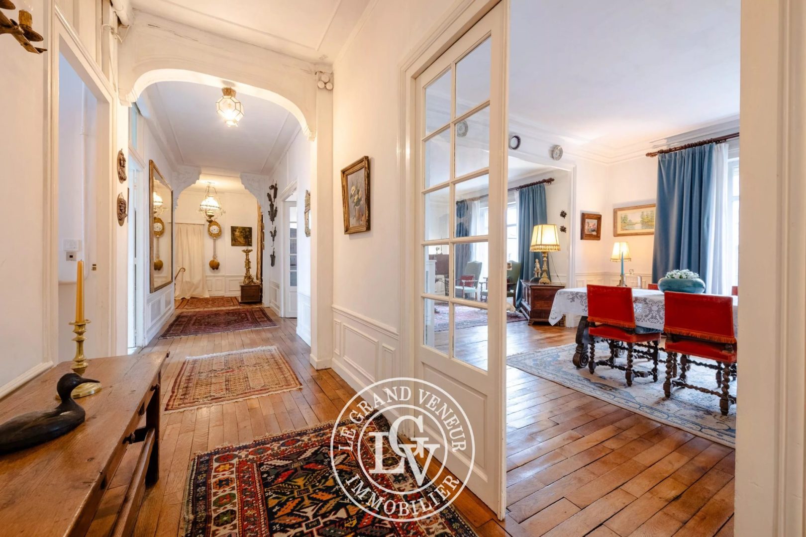 FONTAINEBLEAU – HYPER CENTRE – APPARTEMENT FAMILIAL DE STANDING – 5 CHAMBRES- 175 M²