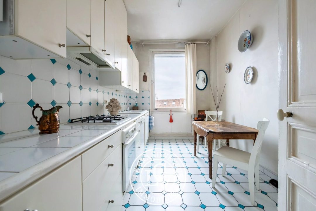 FONTAINEBLEAU – HYPER CENTRE – APPARTEMENT FAMILIAL DE STANDING – 5 CHAMBRES- 175 M²