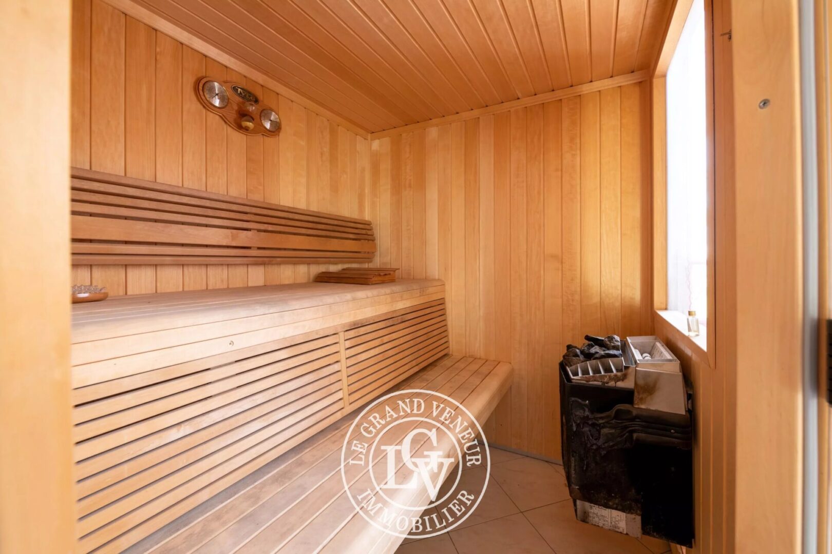 PROCHE FONTAINEBLEAU – VULAINES SUR SEINE – MAISON DE MAÎTRE DE 289 M² ET APPARTEMENT INDÉPENDANT DE 41 M² SUR UN BEAU JARDIN PAYSAGER DE 1989 M²