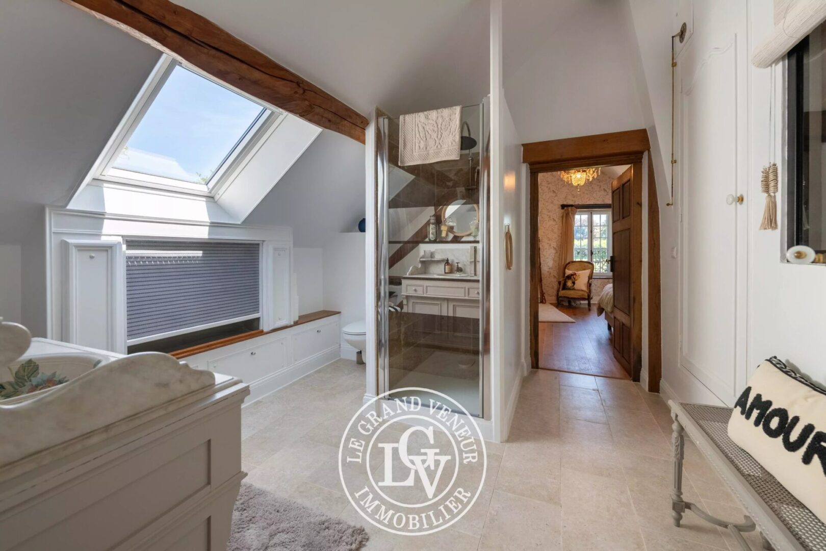 A 30 MINUTES DE FONTAINEBLEAU – FERME DE CARACTÈRE DU XIXᵉ SIÈCLE AVEC PISCINE – RÉNOVATION D&rsquo;EXCEPTION SUR UN DOMAINE PRIVÉ DE 6 200 M²