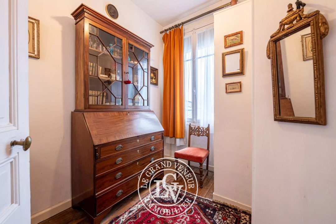 FONTAINEBLEAU – HYPER CENTRE – APPARTEMENT FAMILIAL DE STANDING – 5 CHAMBRES- 175 M²