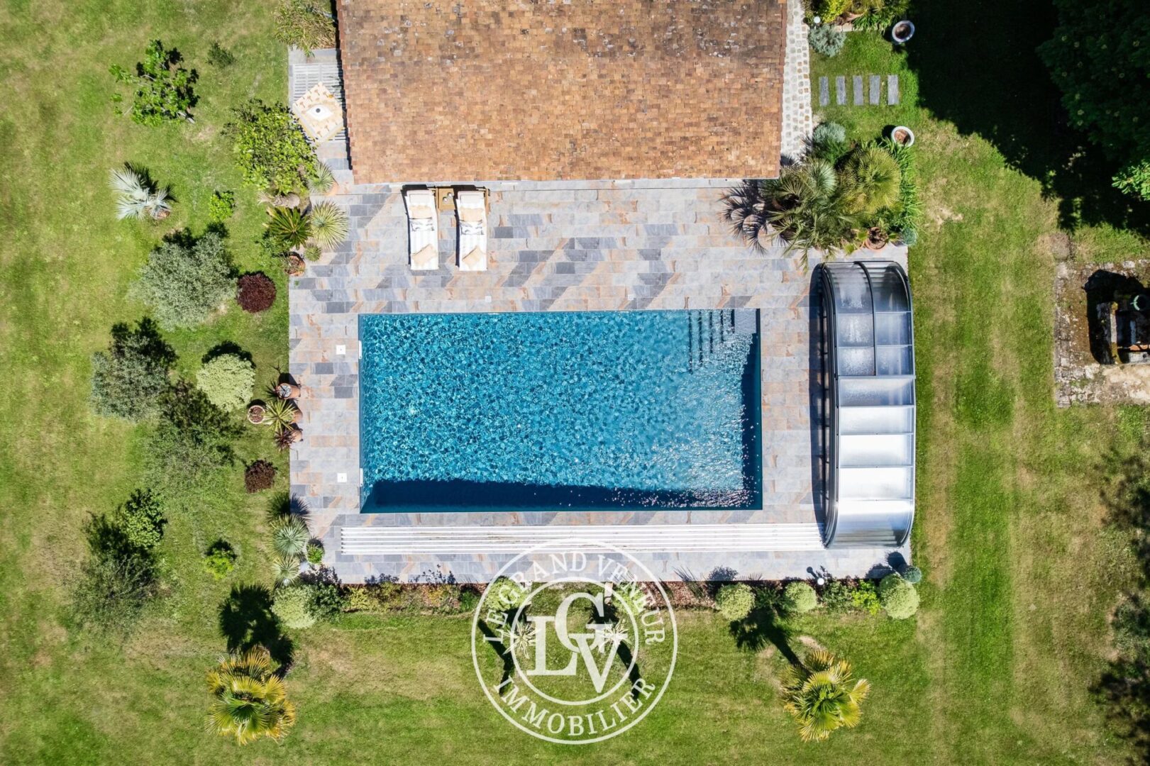 A 30 MINUTES DE FONTAINEBLEAU – FERME DE CARACTÈRE DU XIXᵉ SIÈCLE AVEC PISCINE – RÉNOVATION D&rsquo;EXCEPTION SUR UN DOMAINE PRIVÉ DE 6 200 M²