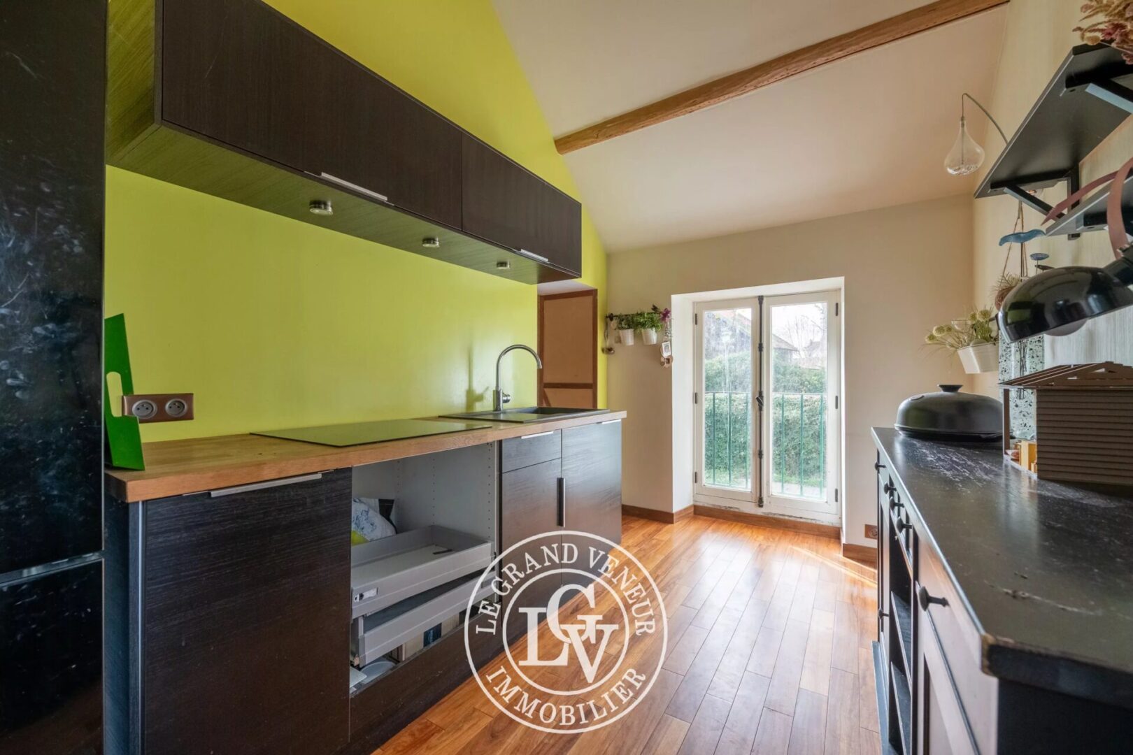 PROCHE FONTAINEBLEAU – VULAINES SUR SEINE – MAISON DE MAÎTRE DE 289 M² ET APPARTEMENT INDÉPENDANT DE 41 M² SUR UN BEAU JARDIN PAYSAGER DE 1989 M²