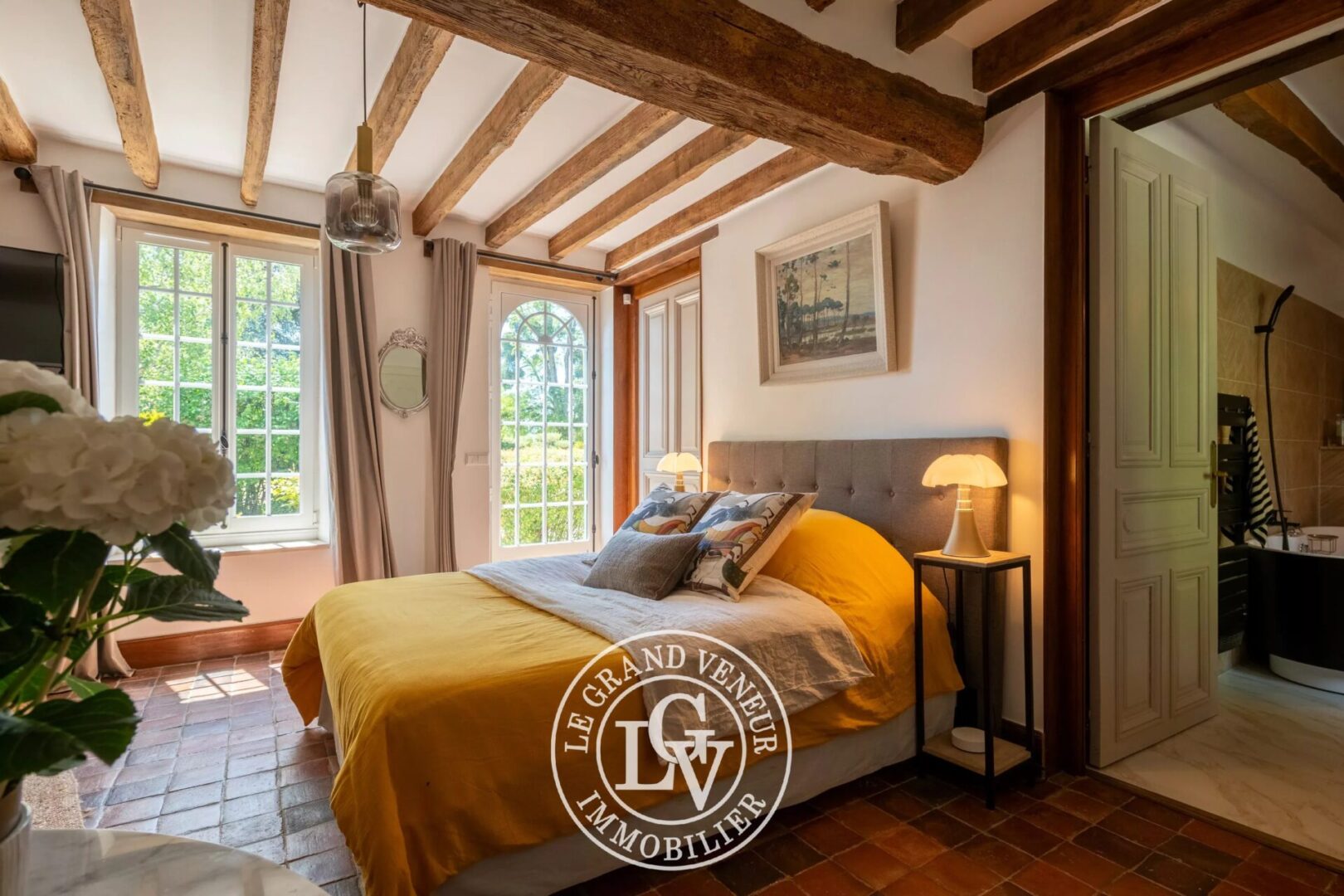 A 30 MINUTES DE FONTAINEBLEAU – FERME DE CARACTÈRE DU XIXᵉ SIÈCLE AVEC PISCINE – RÉNOVATION D&rsquo;EXCEPTION SUR UN DOMAINE PRIVÉ DE 6 200 M²