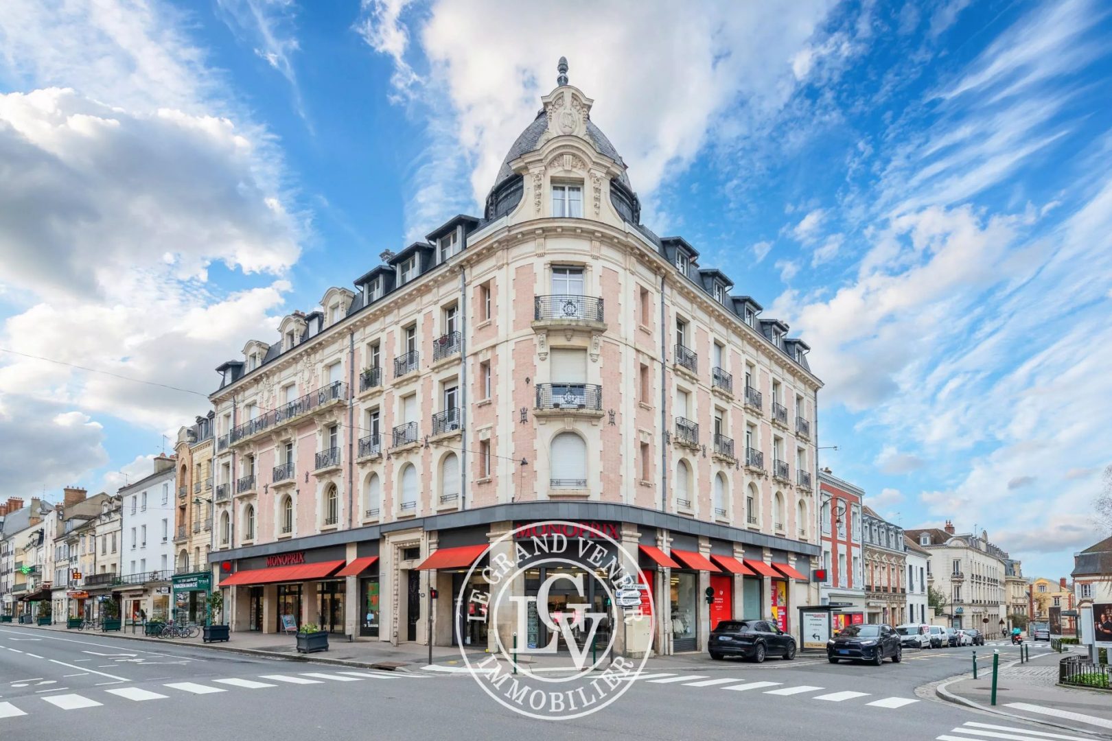 FONTAINEBLEAU – HYPER CENTRE – APPARTEMENT FAMILIAL DE STANDING – 5 CHAMBRES- 175 M²