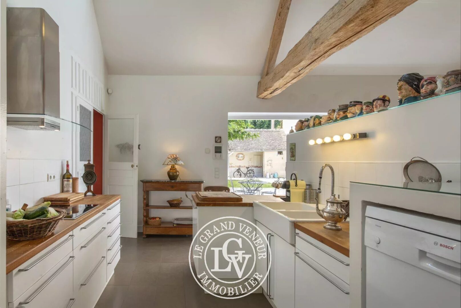 A 25 MINS AU SUD DE FONTAINEBLEAU – PROPRIETE DE CHARME AUX VOLUMES GENEREUX