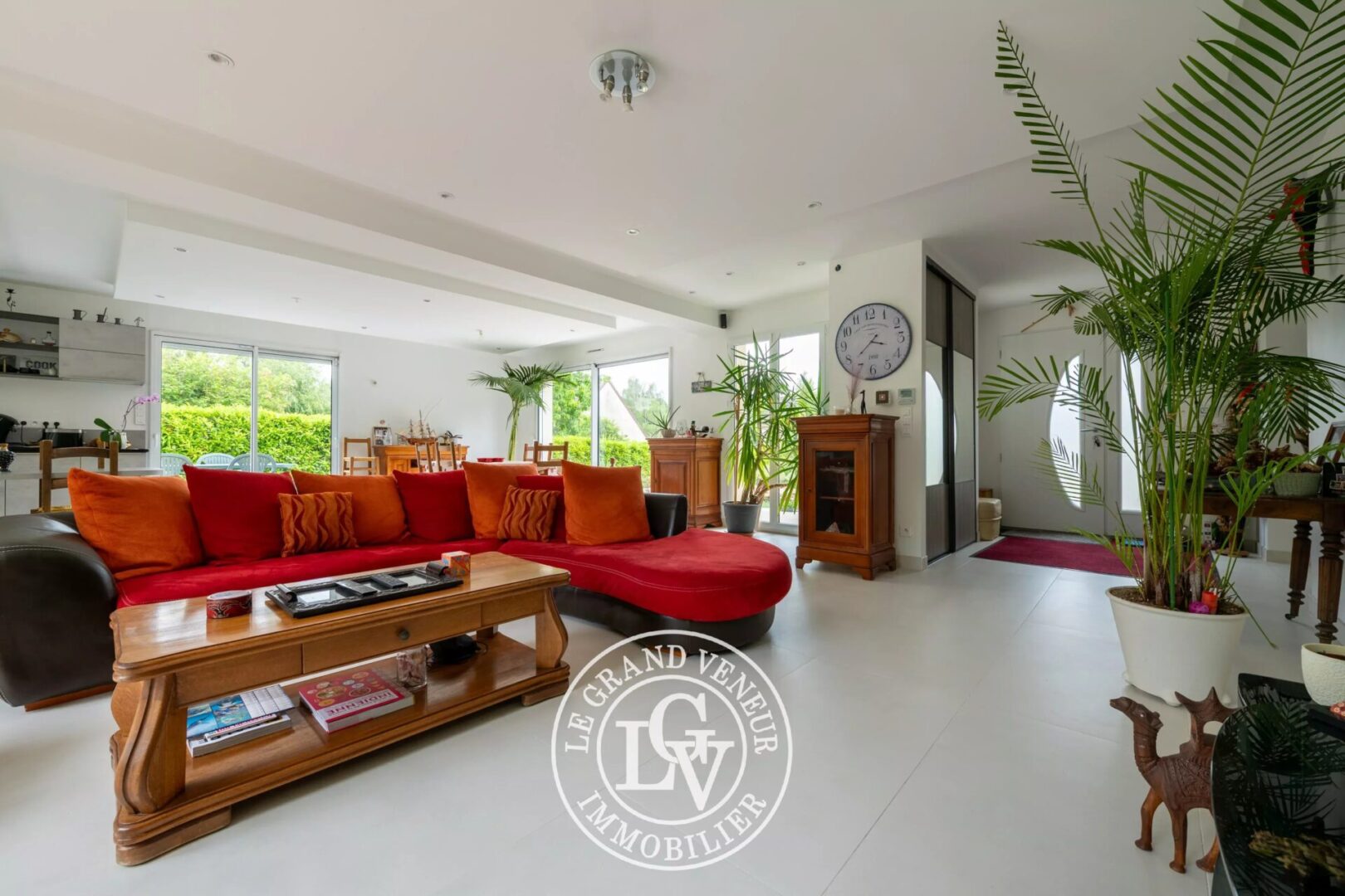 À 8MN DE MELUN – VILLA CONTEMPORAINE DE 205M² – 6 CHAMBRES – SOUS SOL TOTAL – JARDIN PAYSAGER DE 1045M²
