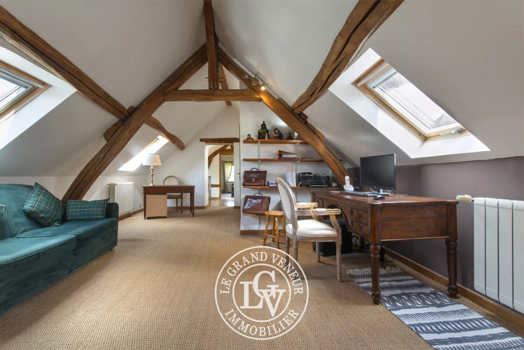 SOUS PROMESSE – CHARMANTE MAISON EN PIERRE ET SON JARDIN BUCCOLIQUE