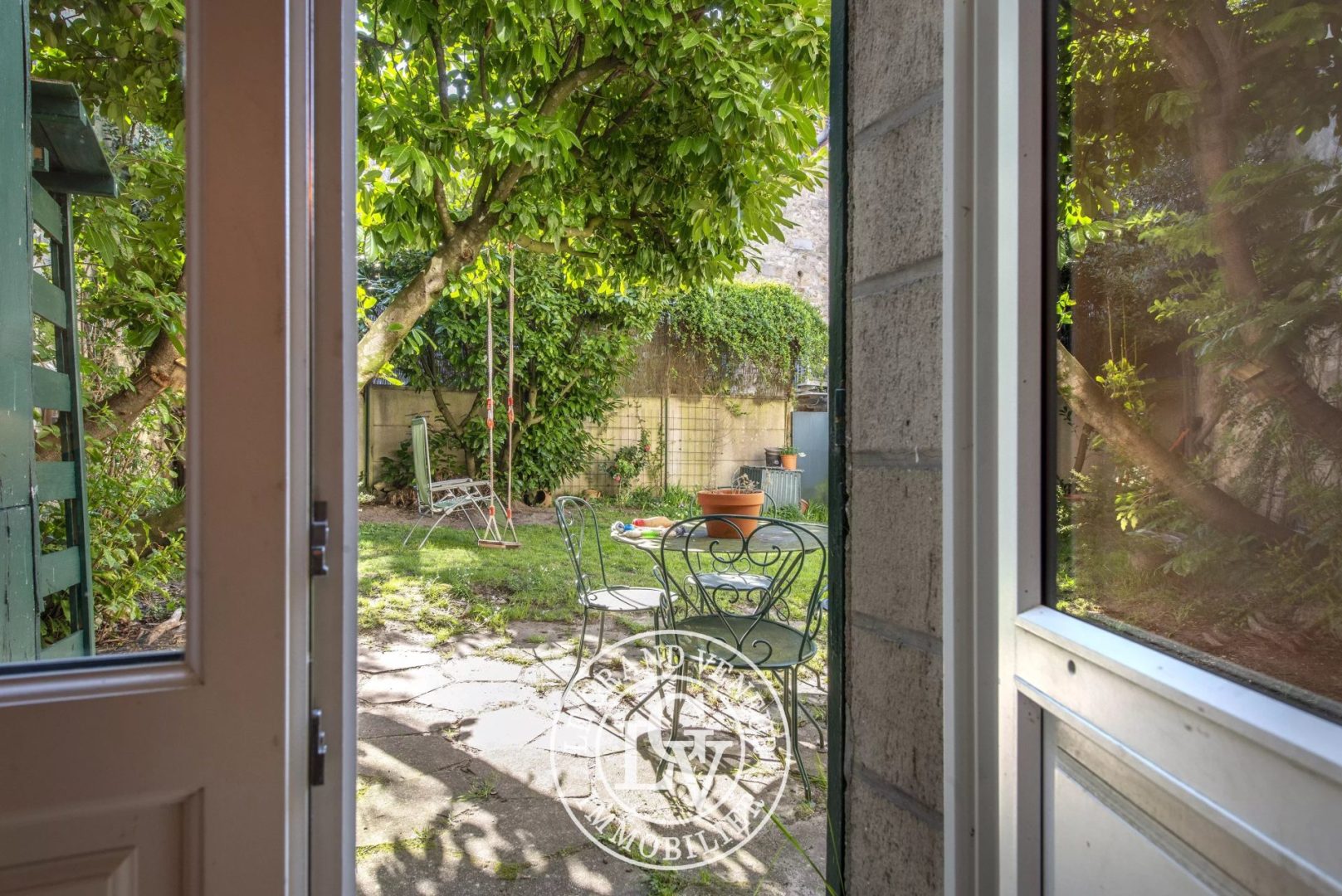 CENTRE VILLE FONTAINEBLEAU – MAISON DE CARACTÈRE AVEC JARDIN