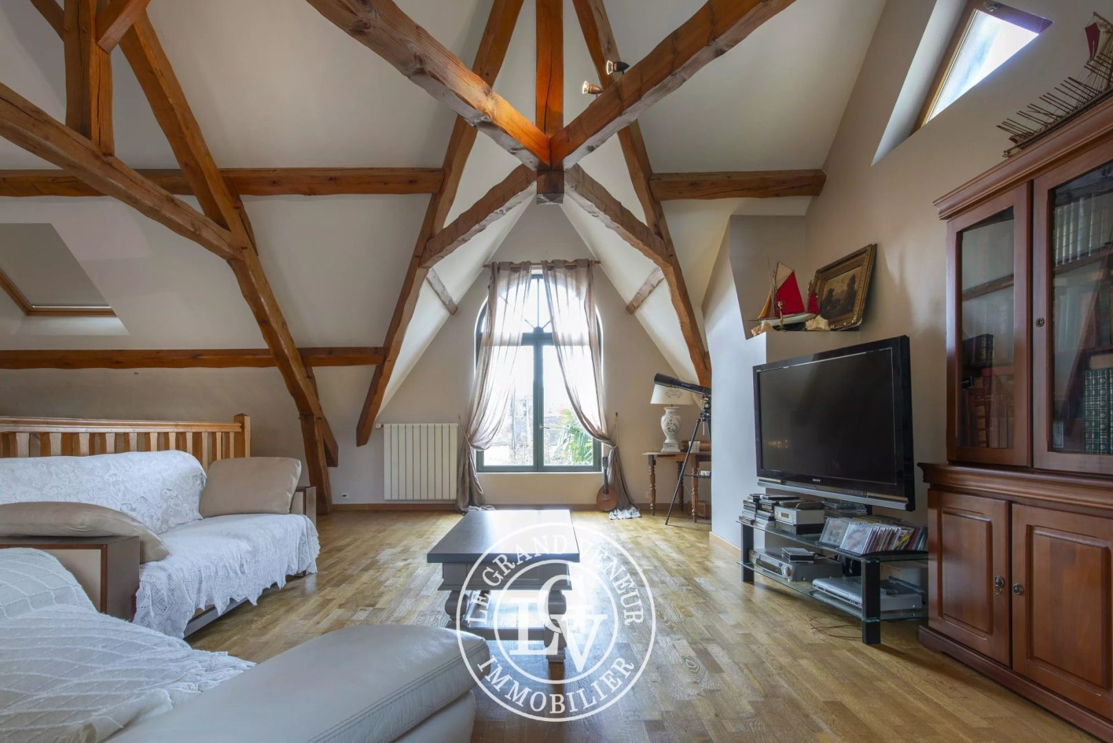 SOUS PROMESSE – CHARMANTE MAISON EN PIERRE ET SON JARDIN BUCCOLIQUE