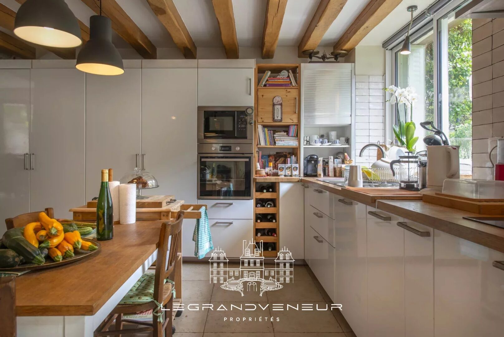 PROCHE NEMOURS – À FROMONT – AUTHENTIQUE PROPRIÉTÉ DE 285M²- 7 CHAMBRES AVEC GÎTE INDÉPENDANT ET BUREAU/ATELIER, ÉDIFIÉE SUR PARC CLOS ET PAYSAGER DE 1994M²