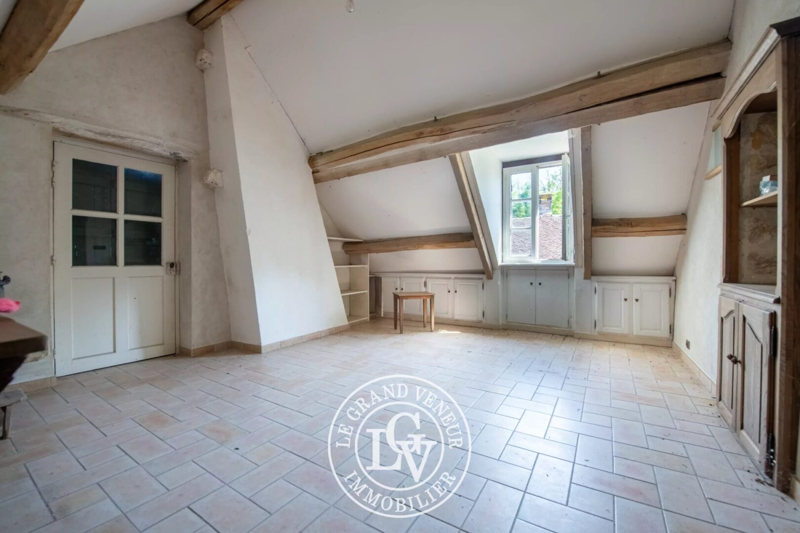 20MN DE FONTAINEBLEAU – À DORMELLES- DEUX FERMETTES 235M² HABITABLES – 8 CHAMBRES – JARDIN CLOS 1809M²