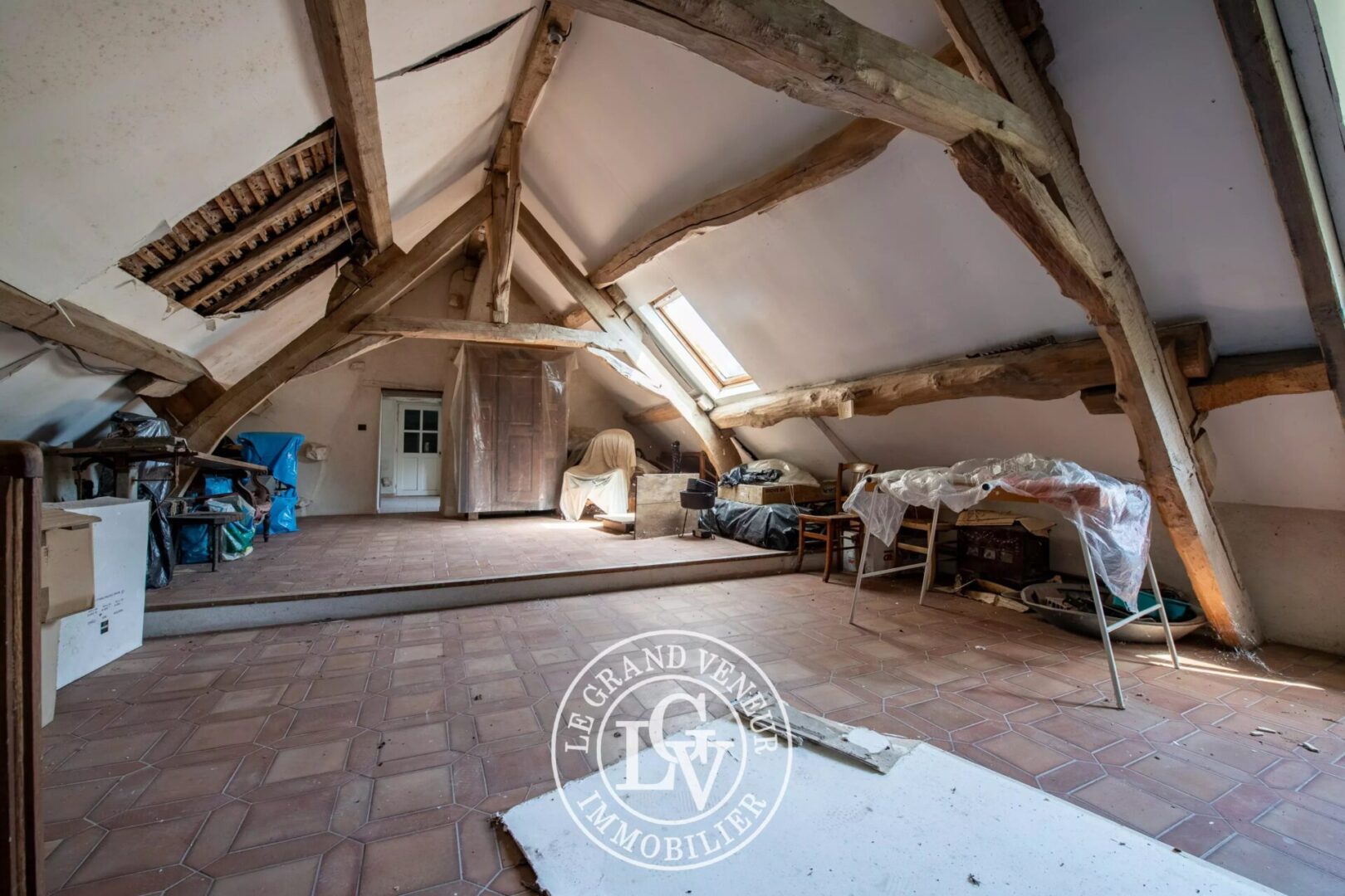 20MN DE FONTAINEBLEAU – À DORMELLES- DEUX FERMETTES 235M² HABITABLES – 8 CHAMBRES – JARDIN CLOS 1809M²