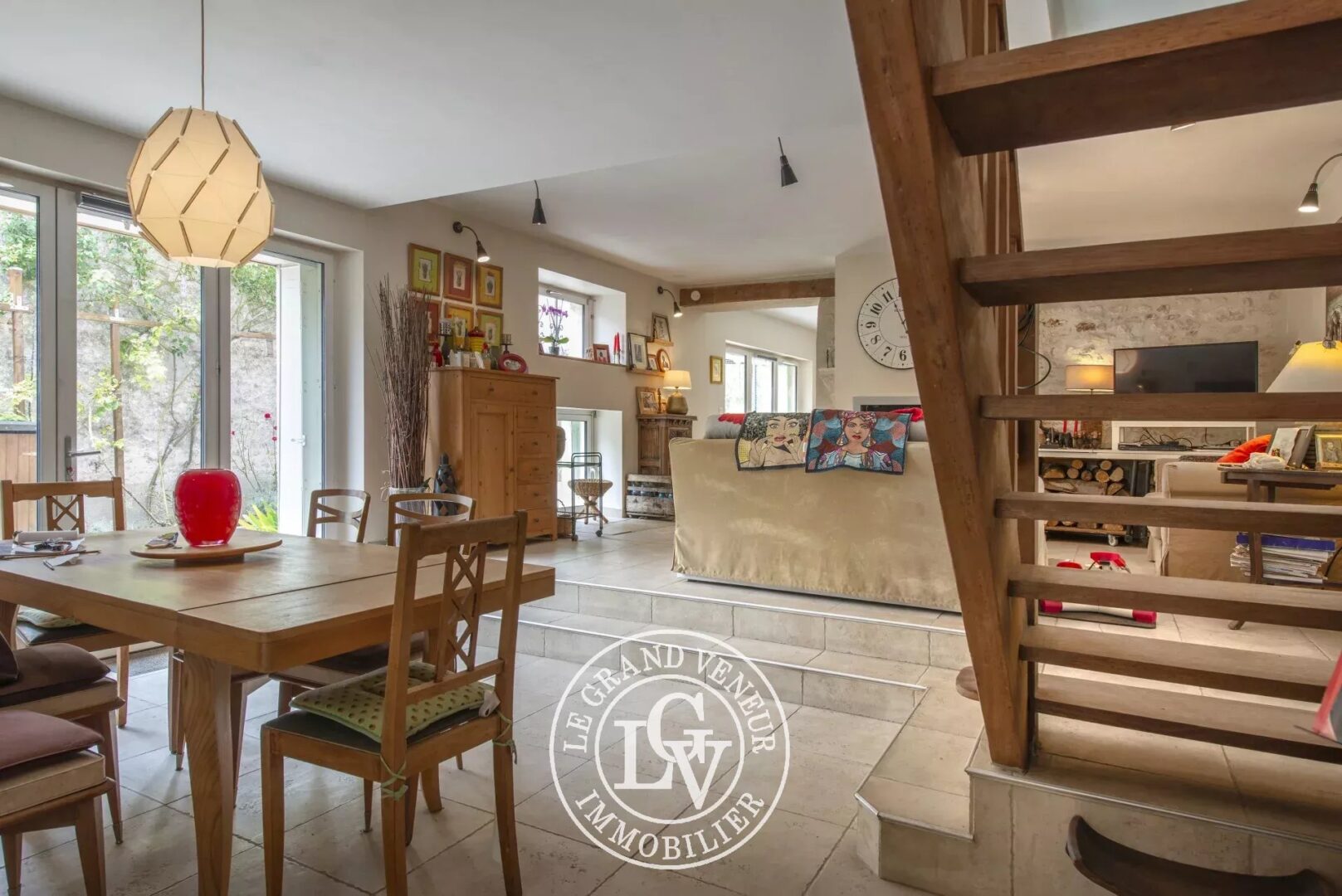 PROCHE FONTAINEBLEAU – À FROMONT – AUTHENTIQUE PROPRIÉTÉ DE 285M²- 7 CHAMBRES AVEC GÎTE INDÉPENDANT ET BUREAU/ATELIER,  ÉDIFIÉE SUR PARC CLOS ET PAYSAGER DE 1994M²