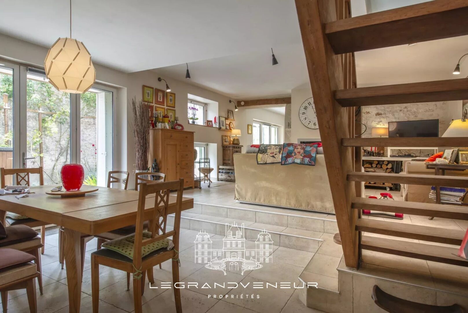 PROCHE NEMOURS – À FROMONT – AUTHENTIQUE PROPRIÉTÉ DE 285M²- 7 CHAMBRES AVEC GÎTE INDÉPENDANT ET BUREAU/ATELIER, ÉDIFIÉE SUR PARC CLOS ET PAYSAGER DE 1994M²
