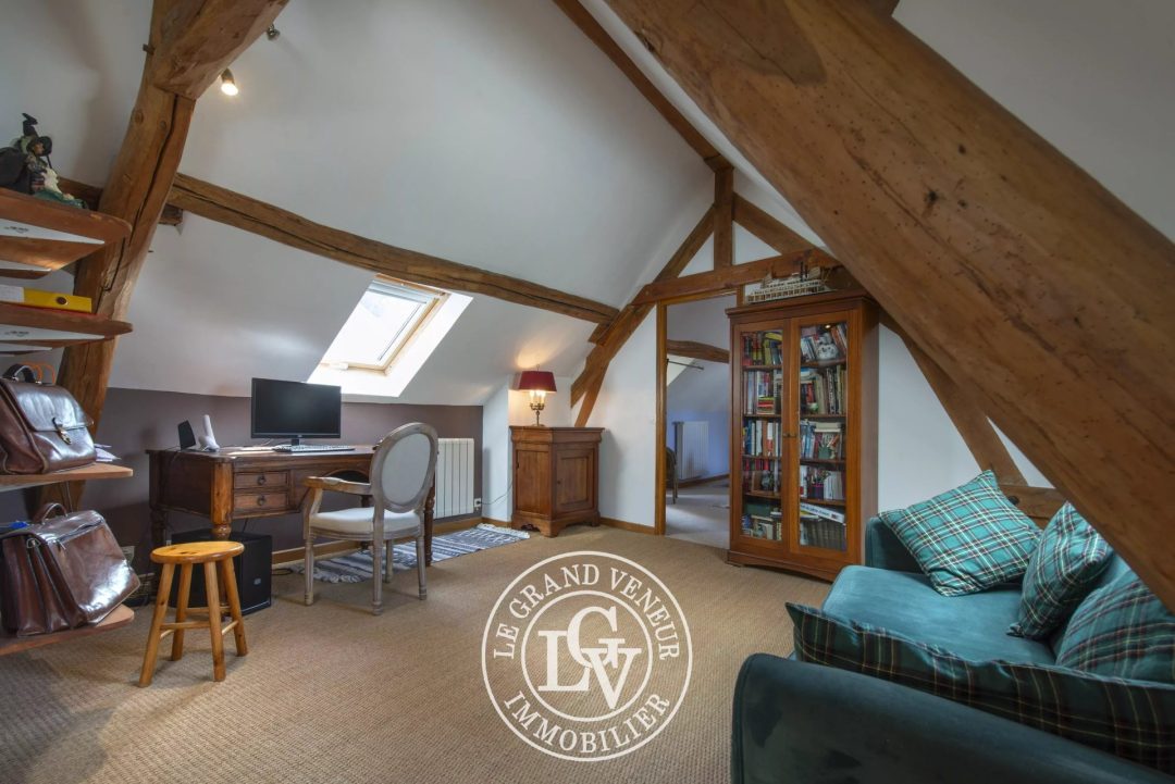 SOUS PROMESSE – CHARMANTE MAISON EN PIERRE ET SON JARDIN BUCCOLIQUE