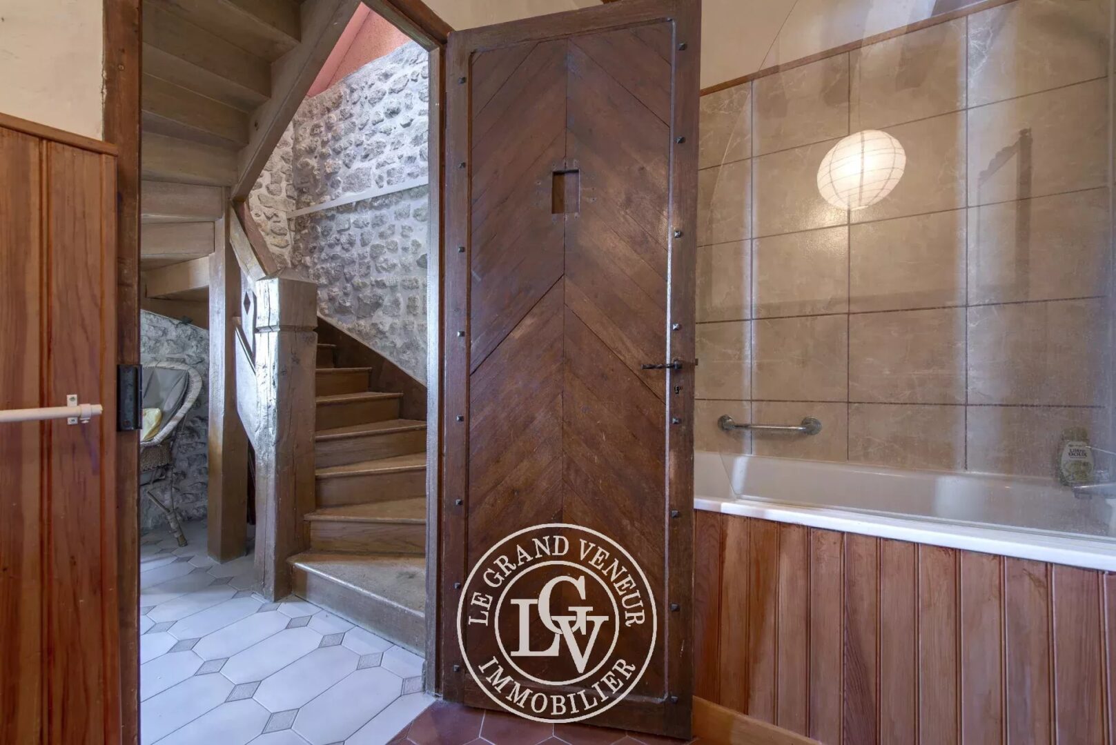 CHATEAU LANDON – 35 MIN SUD FONTAINEBLEAU – MAISON DE CARACTÈRE DE 168 M² AVEC VUE IMPRENABLE