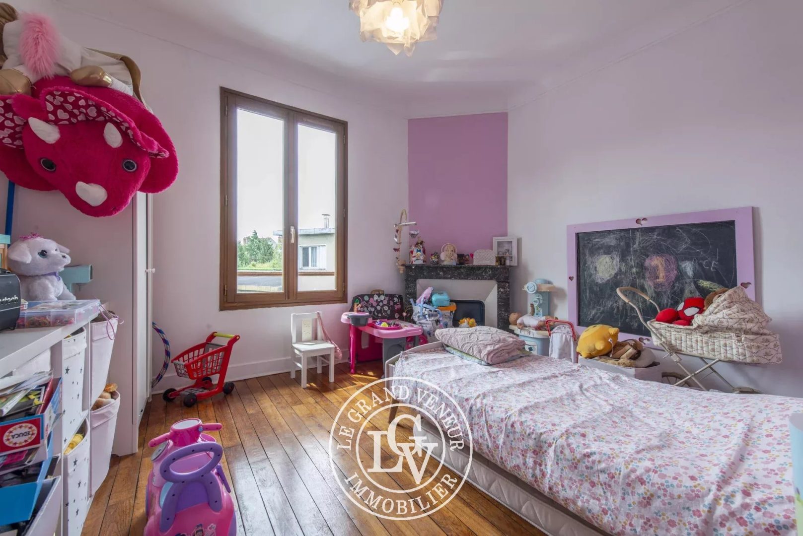 FONTAINEBLEAU – MAISON FAMILIALE DE 133 M² AVEC DÉPENDANCE AMÉNAGÉE DE 27 M² ET JARDIN