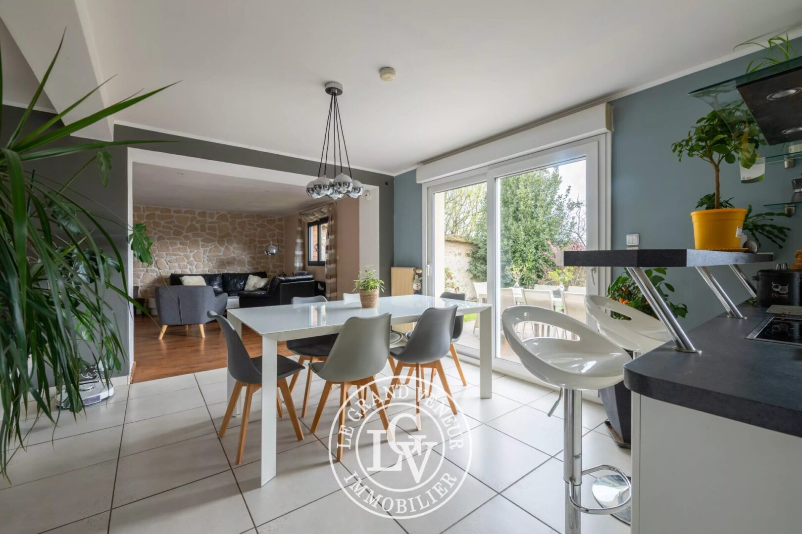 PROCHE FONTAINEBLEAU – THOMERY – MAISON FAMILIALE DE 180 M²  – ENVIRONNEMENT CALME ET RECHERCHÉ