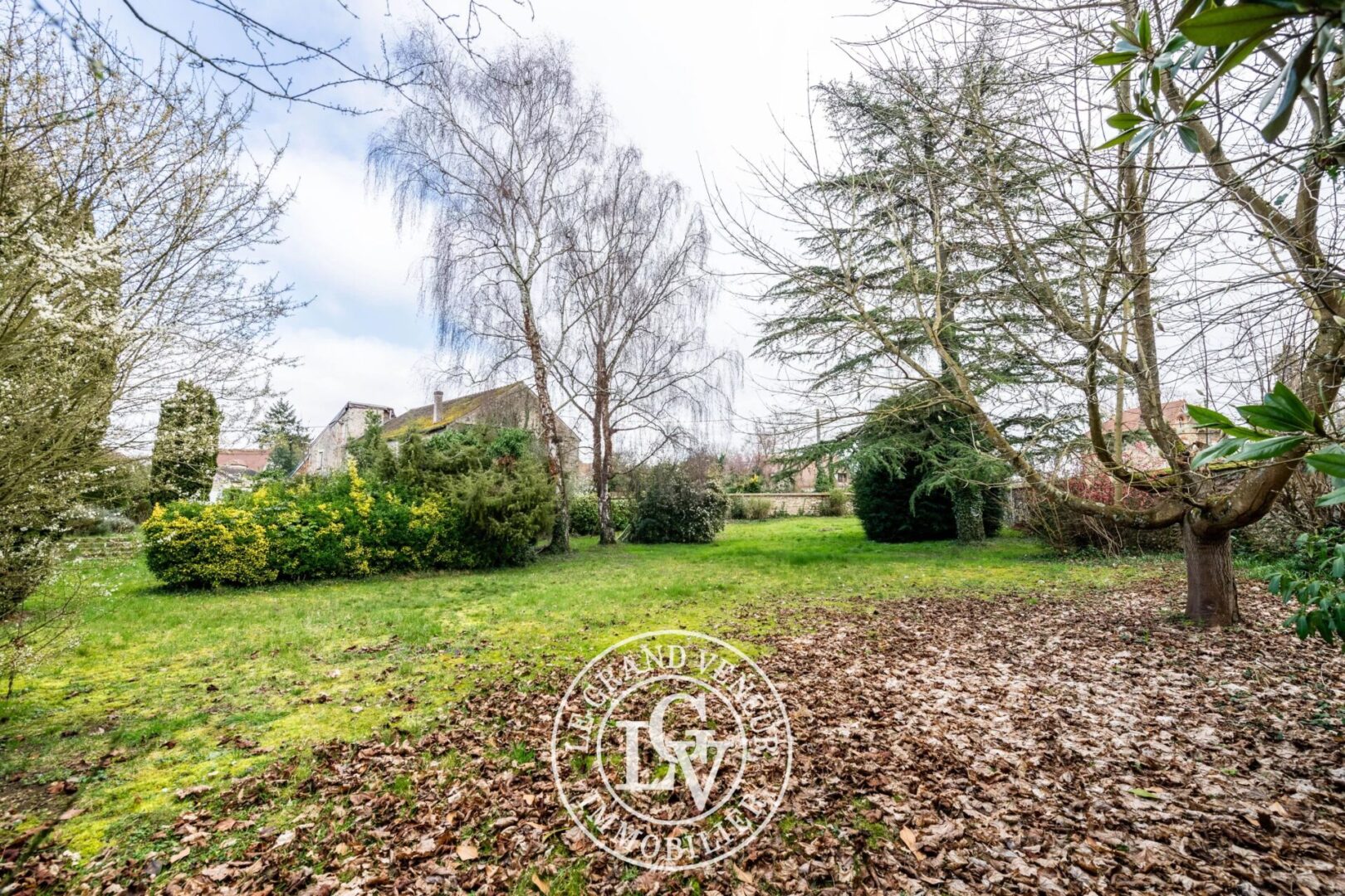 4MN DE BARBIZON – À PERTHES-EN-GÂTINAIS- AUTHENTIQUE LONGÈRE 386M² – GRANGE 100M² AU SOL – CAVE VOUTÉE – JARDIN CLOS 2000M²