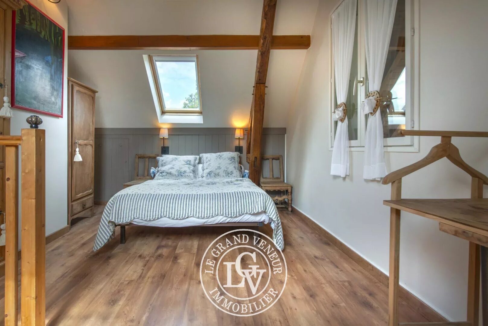 PROCHE FONTAINEBLEAU – À FROMONT – AUTHENTIQUE PROPRIÉTÉ DE 285M²- 7 CHAMBRES AVEC GÎTE INDÉPENDANT ET BUREAU/ATELIER,  ÉDIFIÉE SUR PARC CLOS ET PAYSAGER DE 1994M²