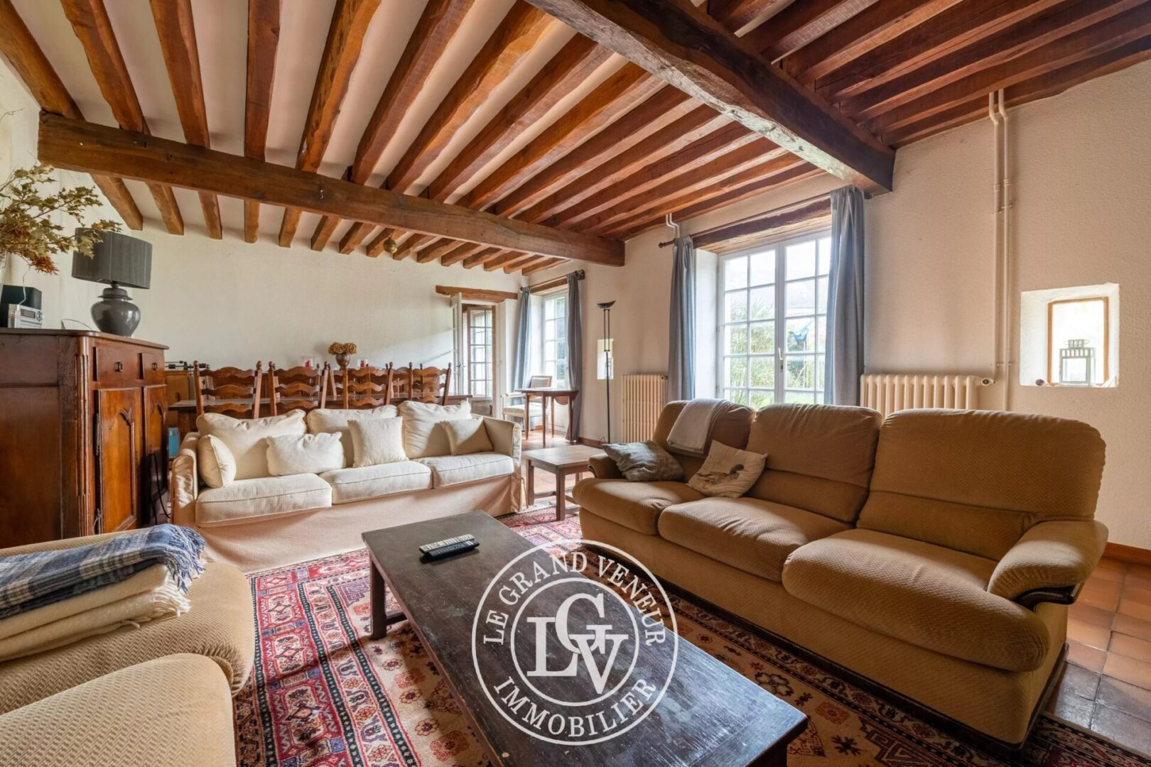 4MN DE BARBIZON – À PERTHES-EN-GÂTINAIS- AUTHENTIQUE LONGÈRE 386M² – GRANGE 100M² AU SOL – CAVE VOUTÉE – JARDIN CLOS 2000M²