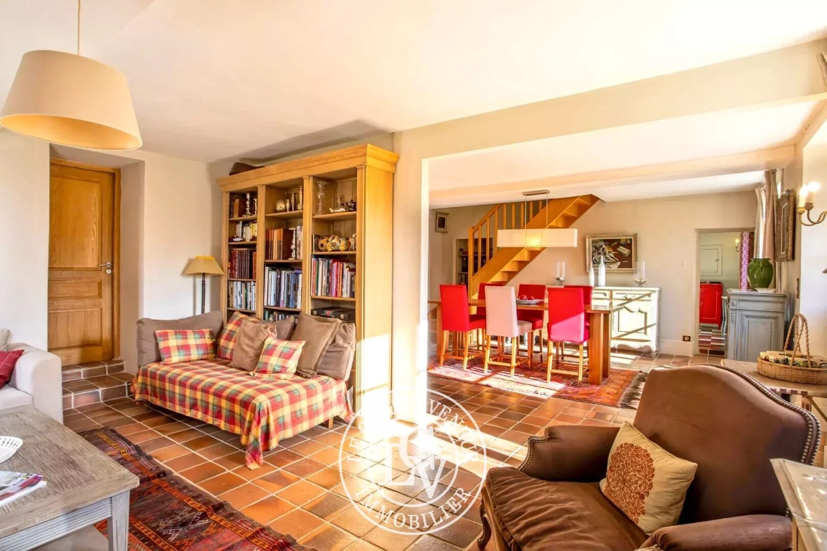 PROCHE FONTAINEBLEAU – DORMELLES – MAISON DE CHARME ET SA GRANGE SUR UN GRAND TERRAIN DE 3 600 M²