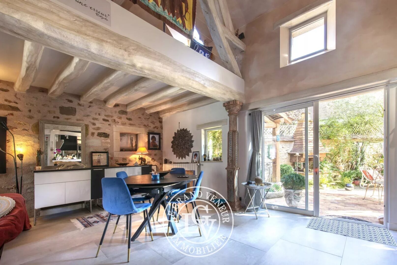 4 MIN DE BARBIZON – À PERTHES-EN-GÂTINAIS – AUTHENTIQUE PROPRIÉTÉ TRADITIONNELLE RÉNOVÉE DE 5 CHAMBRES ET DÉPENDANCE- PISCINE- JARDIN CLOS ET PAYSAGER
