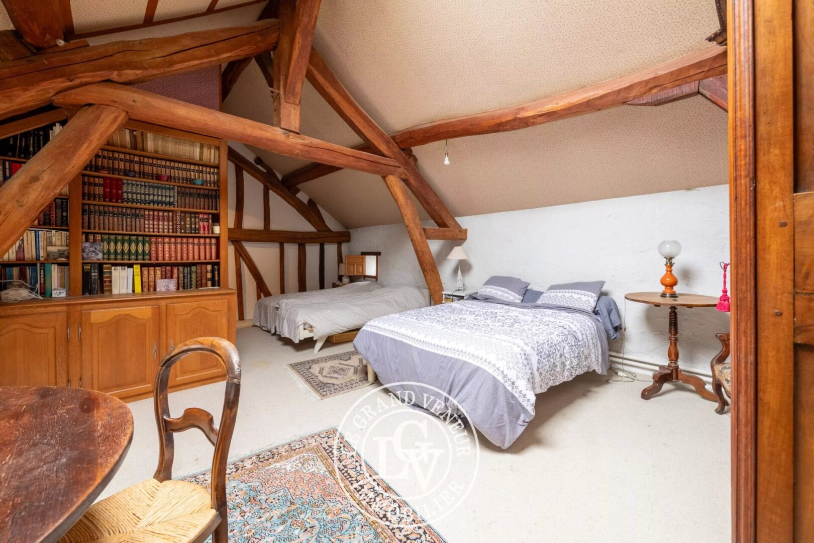 4MN DE BARBIZON – À PERTHES-EN-GÂTINAIS- AUTHENTIQUE LONGÈRE 386M² – GRANGE 100M² AU SOL – CAVE VOUTÉE – JARDIN CLOS 2000M²
