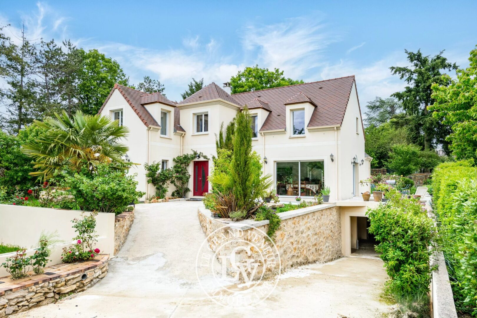 À 8MN DE MELUN – VILLA CONTEMPORAINE DE 205M² – 6 CHAMBRES – SOUS SOL TOTAL – JARDIN PAYSAGER DE 1045M²