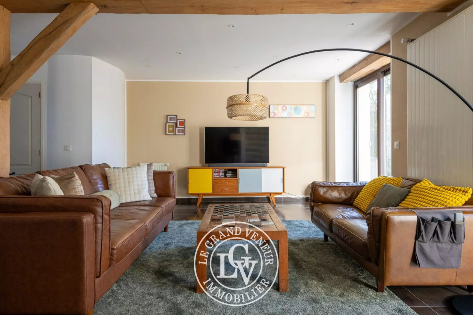 SAMOIS SUR SEINE – MAISON DE VILLAGE REPENSÉE EN STYLE « LOFT » DE 250 M²