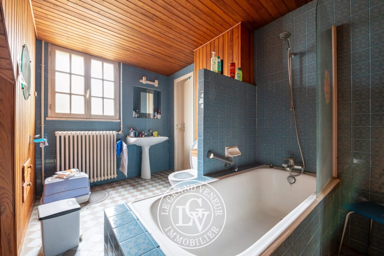 4MN DE BARBIZON – À PERTHES-EN-GÂTINAIS- AUTHENTIQUE LONGÈRE 386M² – GRANGE 100M² AU SOL – CAVE VOUTÉE – JARDIN CLOS 2000M²