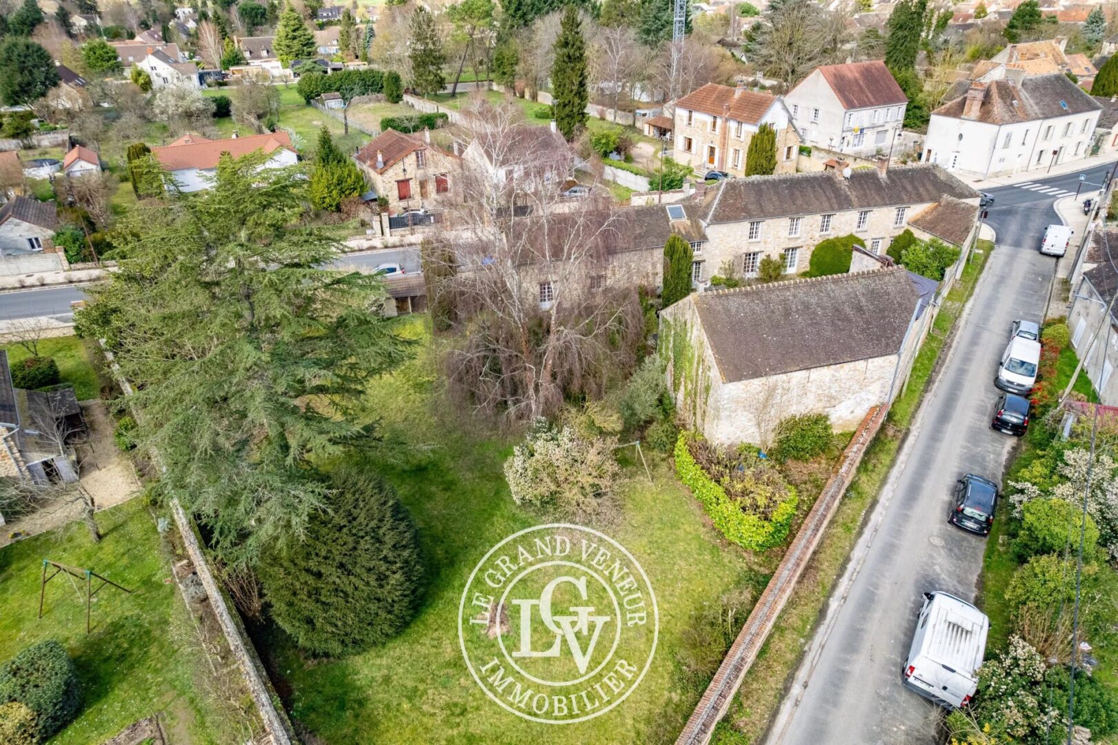 4MN DE BARBIZON – À PERTHES-EN-GÂTINAIS- AUTHENTIQUE LONGÈRE 386M² – GRANGE 100M² AU SOL – CAVE VOUTÉE – JARDIN CLOS 2000M²