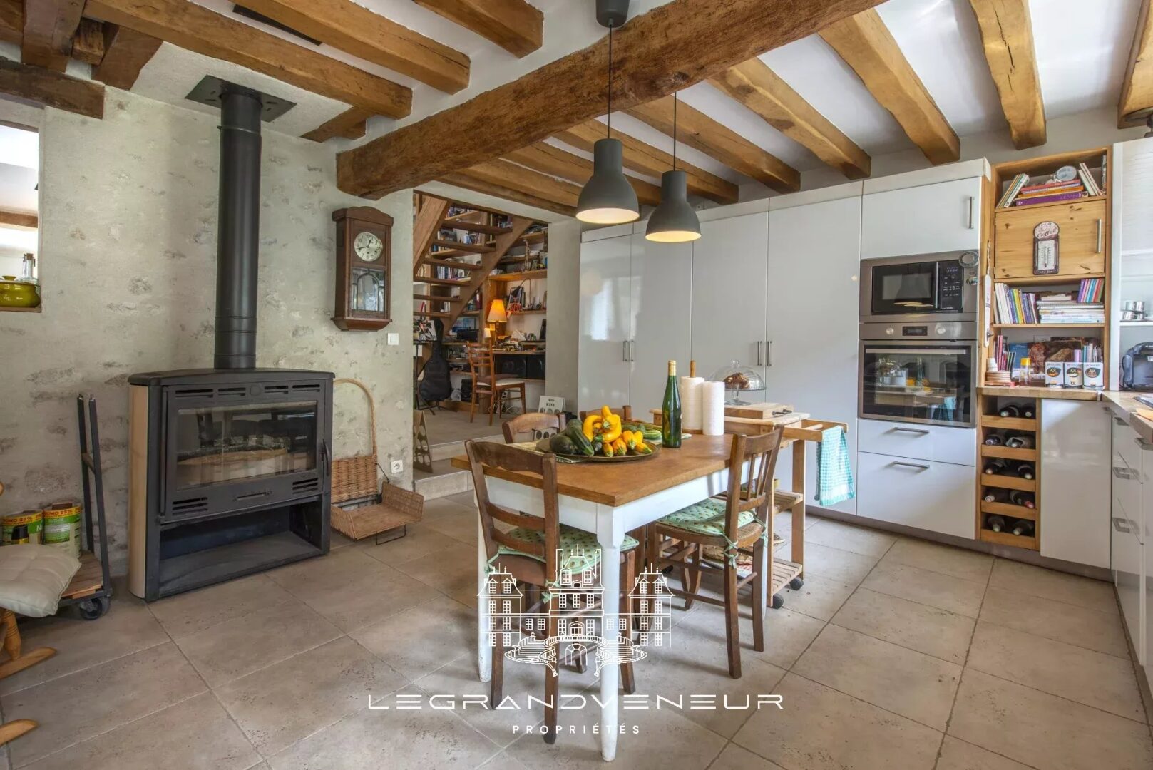 PROCHE NEMOURS – À FROMONT – AUTHENTIQUE PROPRIÉTÉ DE 285M²- 7 CHAMBRES AVEC GÎTE INDÉPENDANT ET BUREAU/ATELIER, ÉDIFIÉE SUR PARC CLOS ET PAYSAGER DE 1994M²