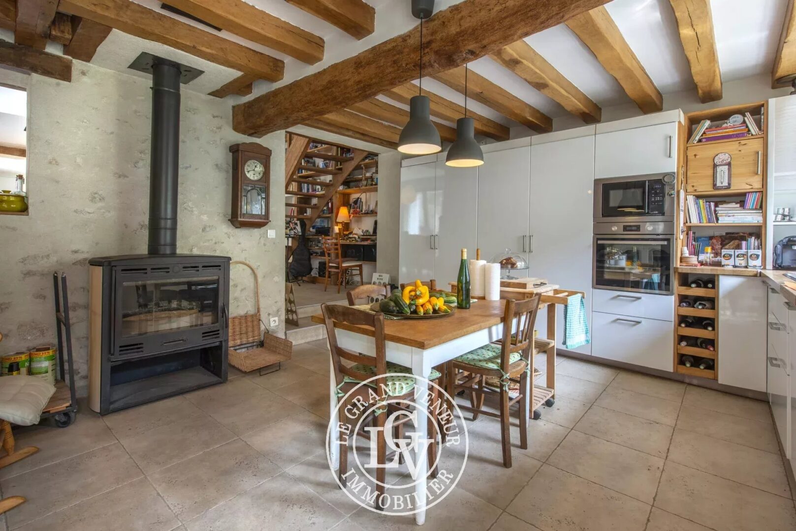 PROCHE FONTAINEBLEAU – À FROMONT – AUTHENTIQUE PROPRIÉTÉ DE 285M²- 7 CHAMBRES AVEC GÎTE INDÉPENDANT ET BUREAU/ATELIER,  ÉDIFIÉE SUR PARC CLOS ET PAYSAGER DE 1994M²