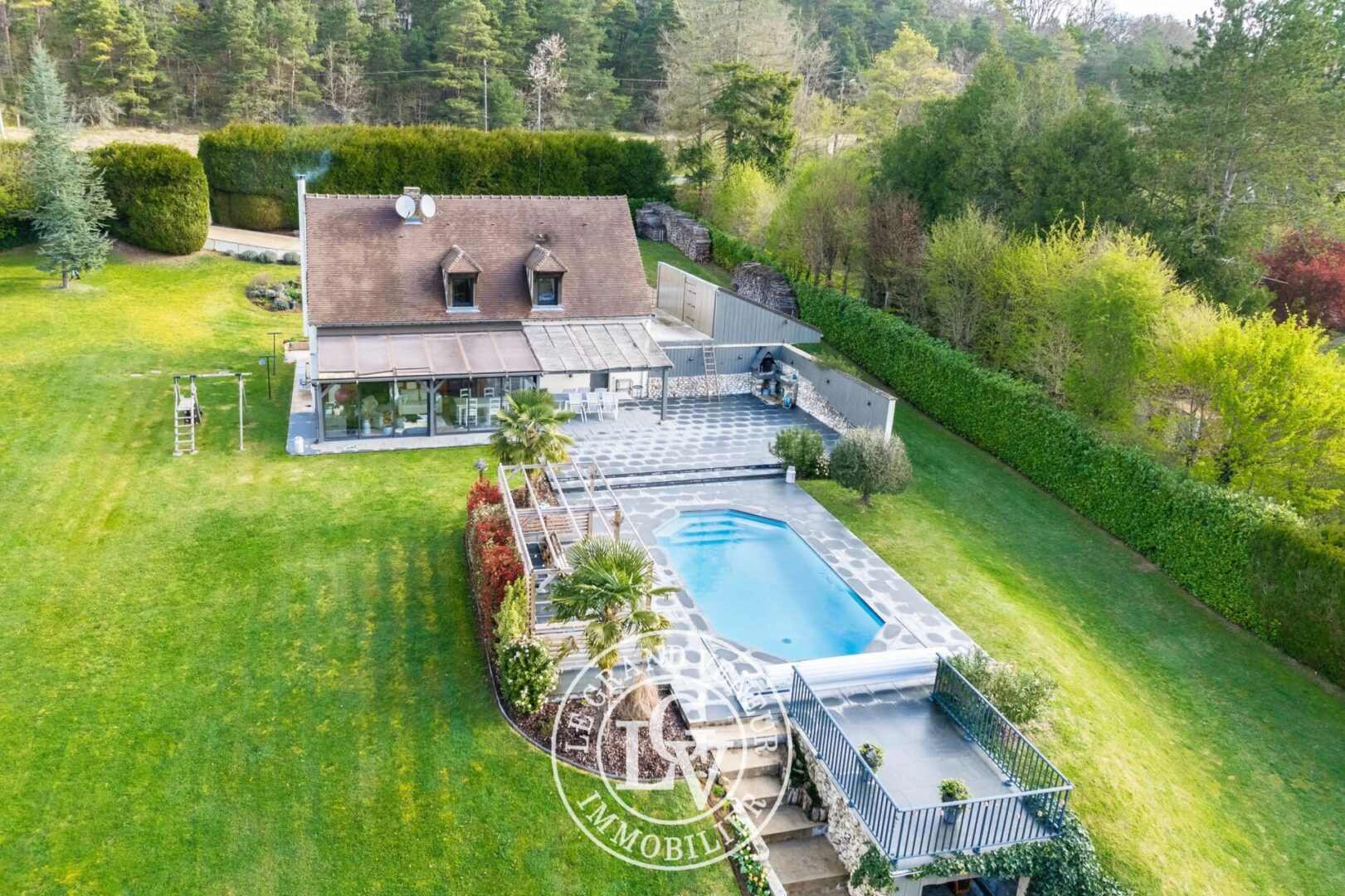 30 MIN SUD FONTAINEBLEAU – PALEY – MAISON DE CHARME DE 150 M²  AVEC PISCINE SUR 3500 M² DE TERRAIN AU CALME ABSOLU
