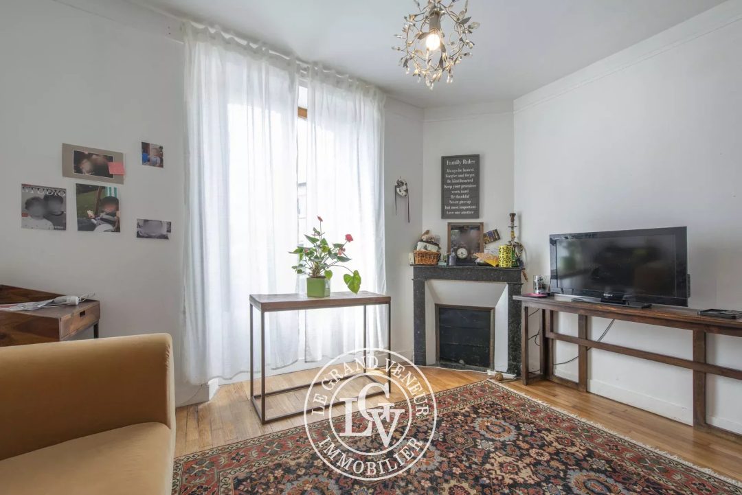 FONTAINEBLEAU – MAISON FAMILIALE DE 133 M² AVEC DÉPENDANCE AMÉNAGÉE DE 27 M² ET JARDIN