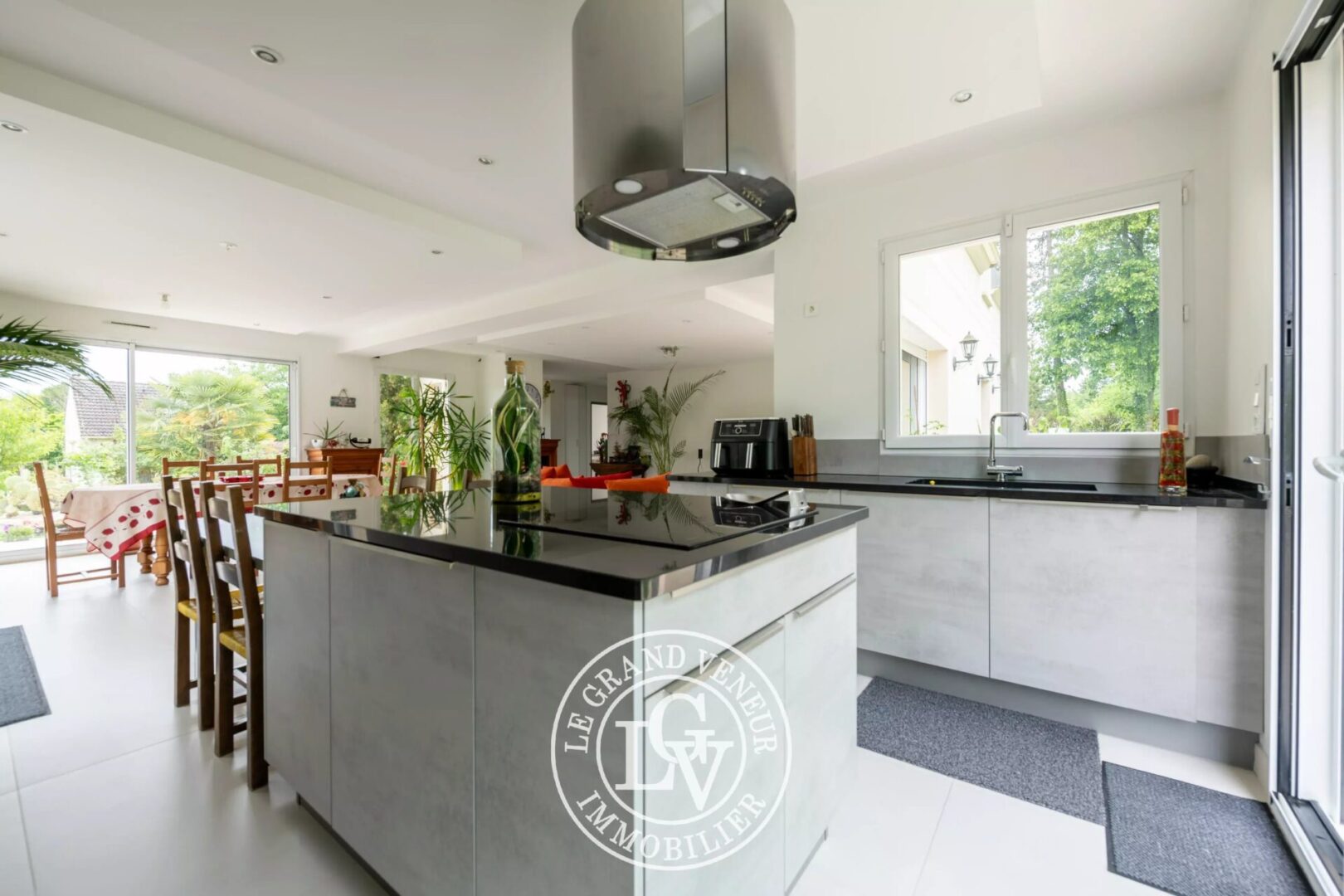 À 8MN DE MELUN – À MOISENAY – VILLA CONTEMPORAINE DE 205M² – 6 CHAMBRES – SOUS SOL TOTAL – JARDIN PAYSAGER DE 1045M²
