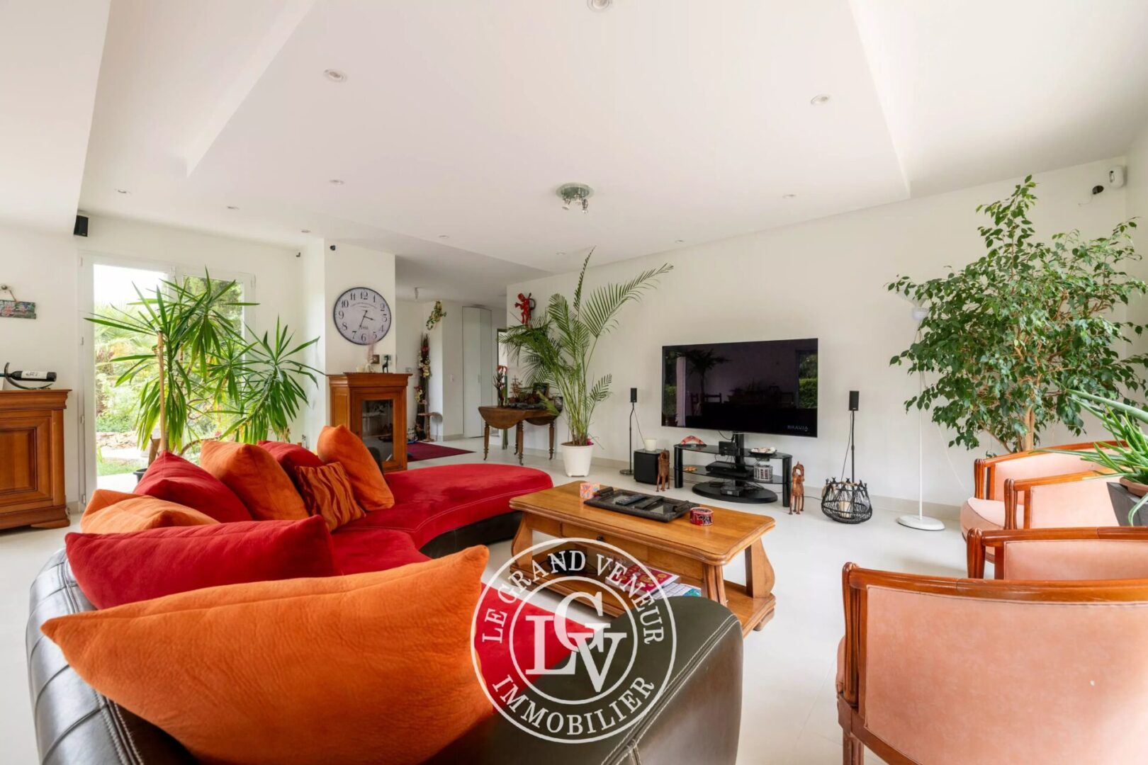 À 8MN DE MELUN – VILLA CONTEMPORAINE DE 205M² – 6 CHAMBRES – SOUS SOL TOTAL – JARDIN PAYSAGER DE 1045M²