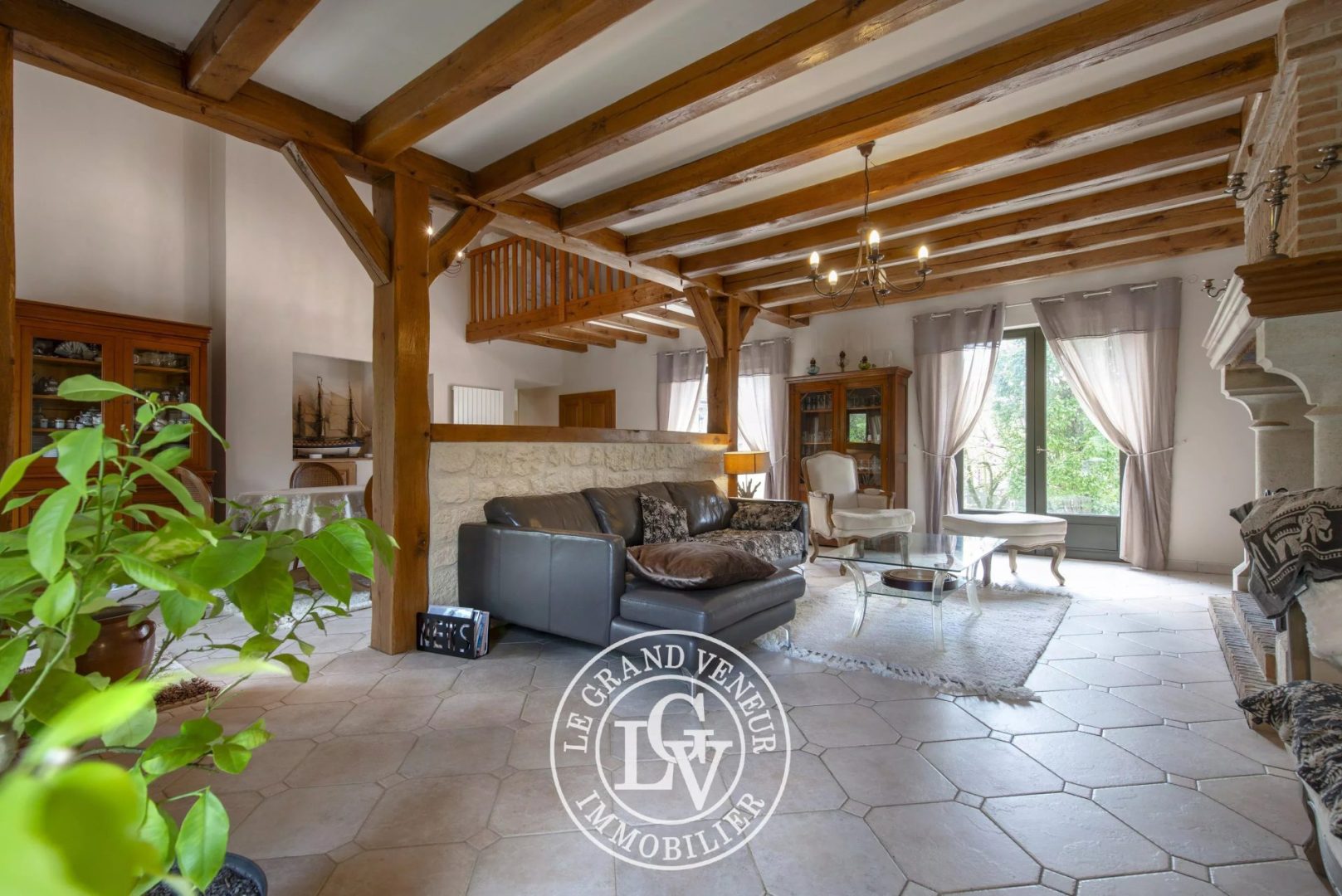 SOUS PROMESSE – CHARMANTE MAISON EN PIERRE ET SON JARDIN BUCCOLIQUE