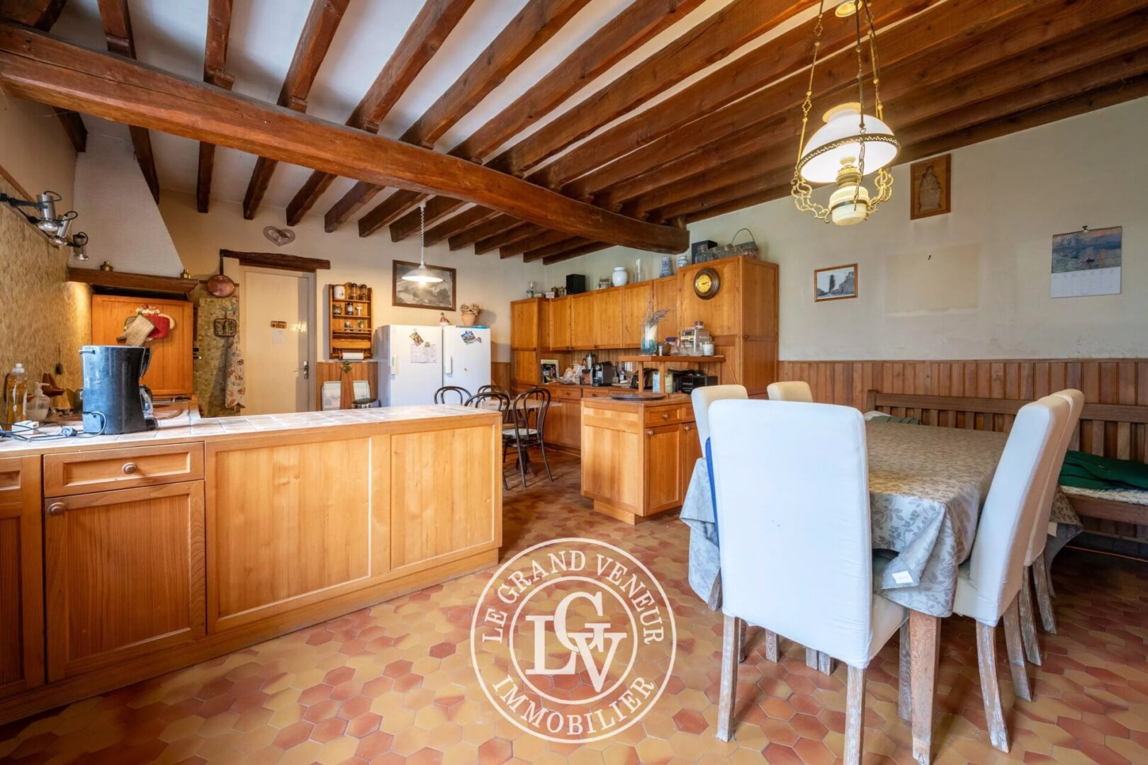4MN DE BARBIZON – À PERTHES-EN-GÂTINAIS- AUTHENTIQUE LONGÈRE 386M² – GRANGE 100M² AU SOL – CAVE VOUTÉE – JARDIN CLOS 2000M²