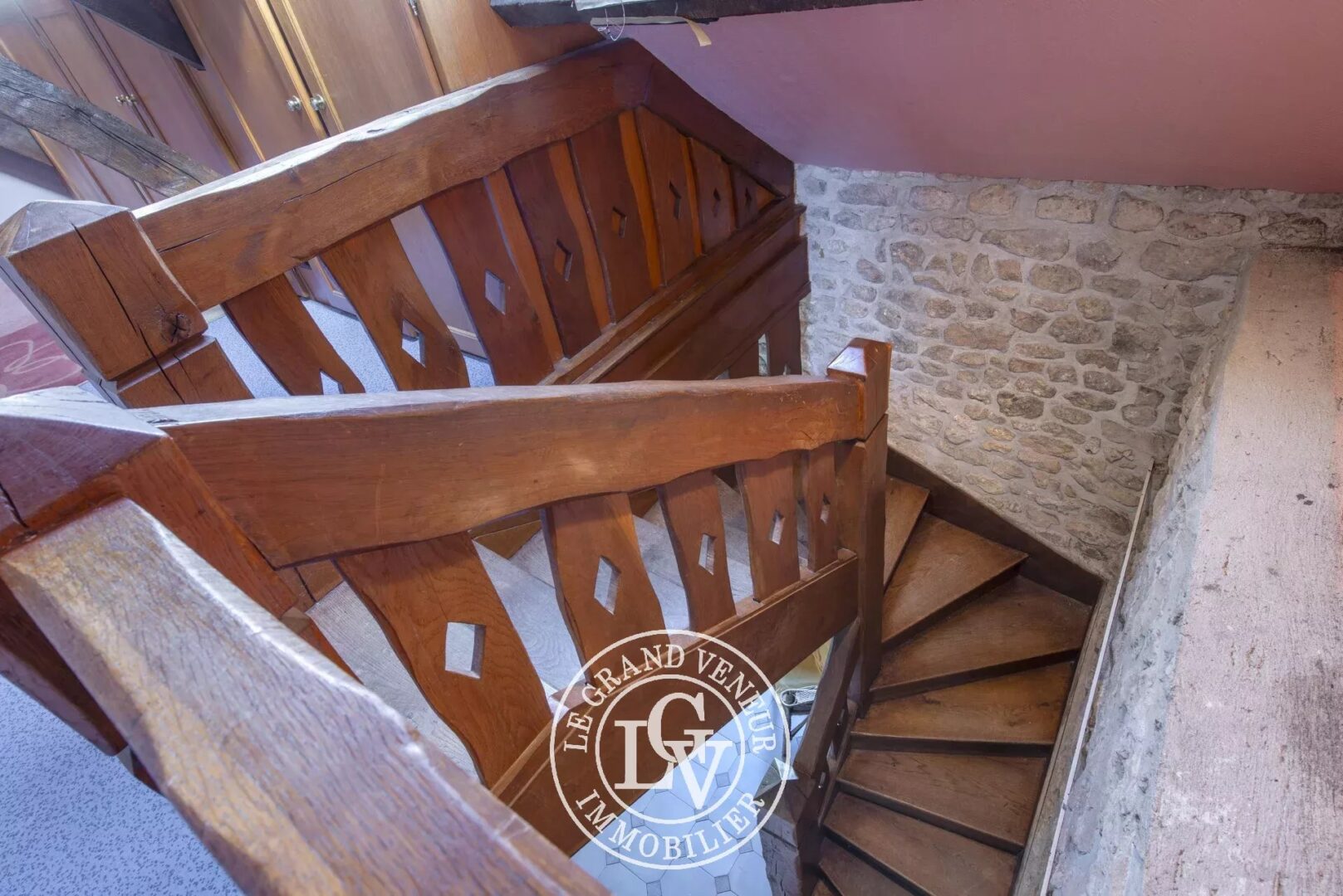 CHATEAU LANDON – 35 MIN SUD FONTAINEBLEAU – MAISON DE CARACTÈRE DE 168 M² AVEC VUE IMPRENABLE