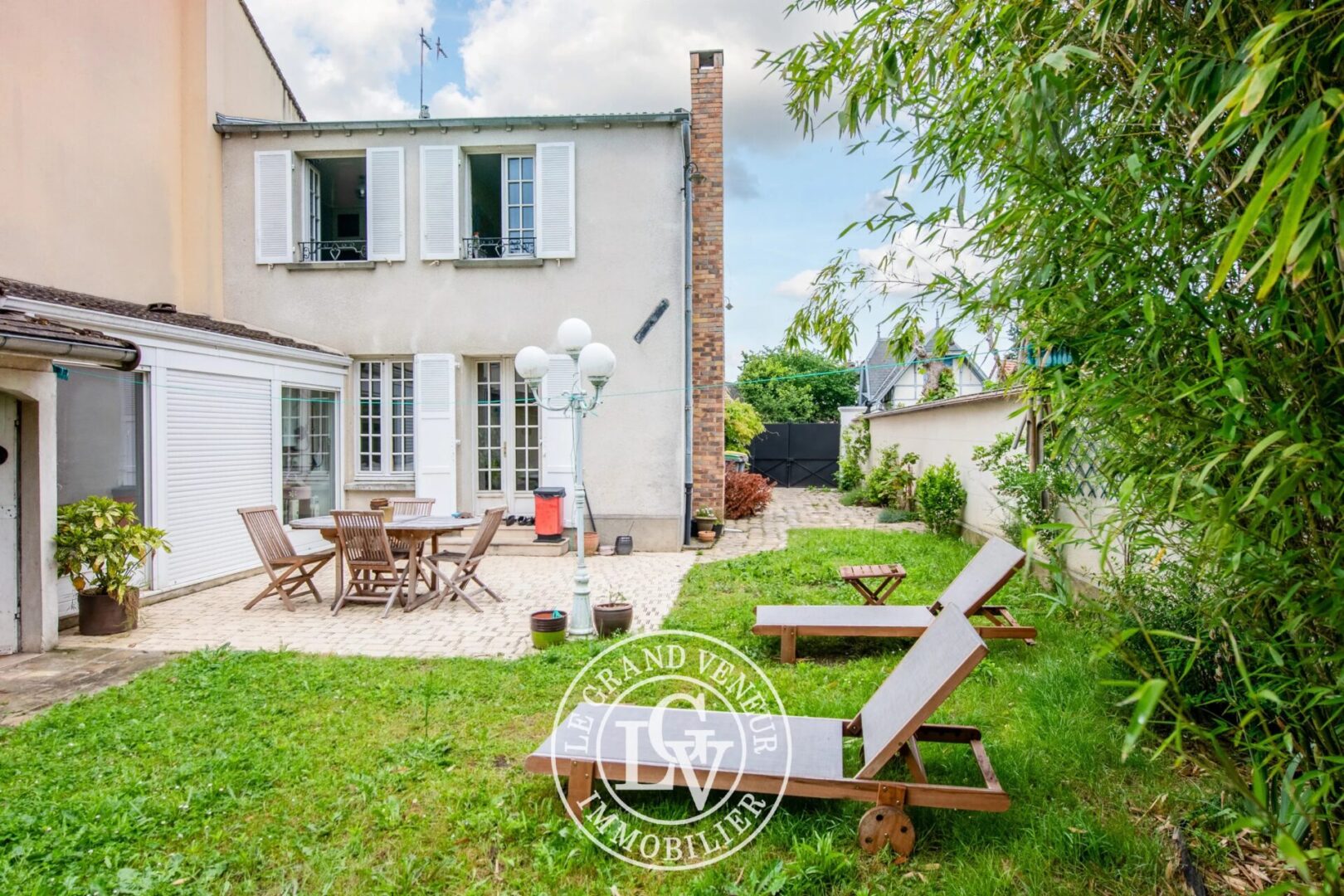 AVON – A PROXIMITÉ DE LA FORÊT – MAISON FAMILIALE DE 118M2 AVEC DÉPENDANCE