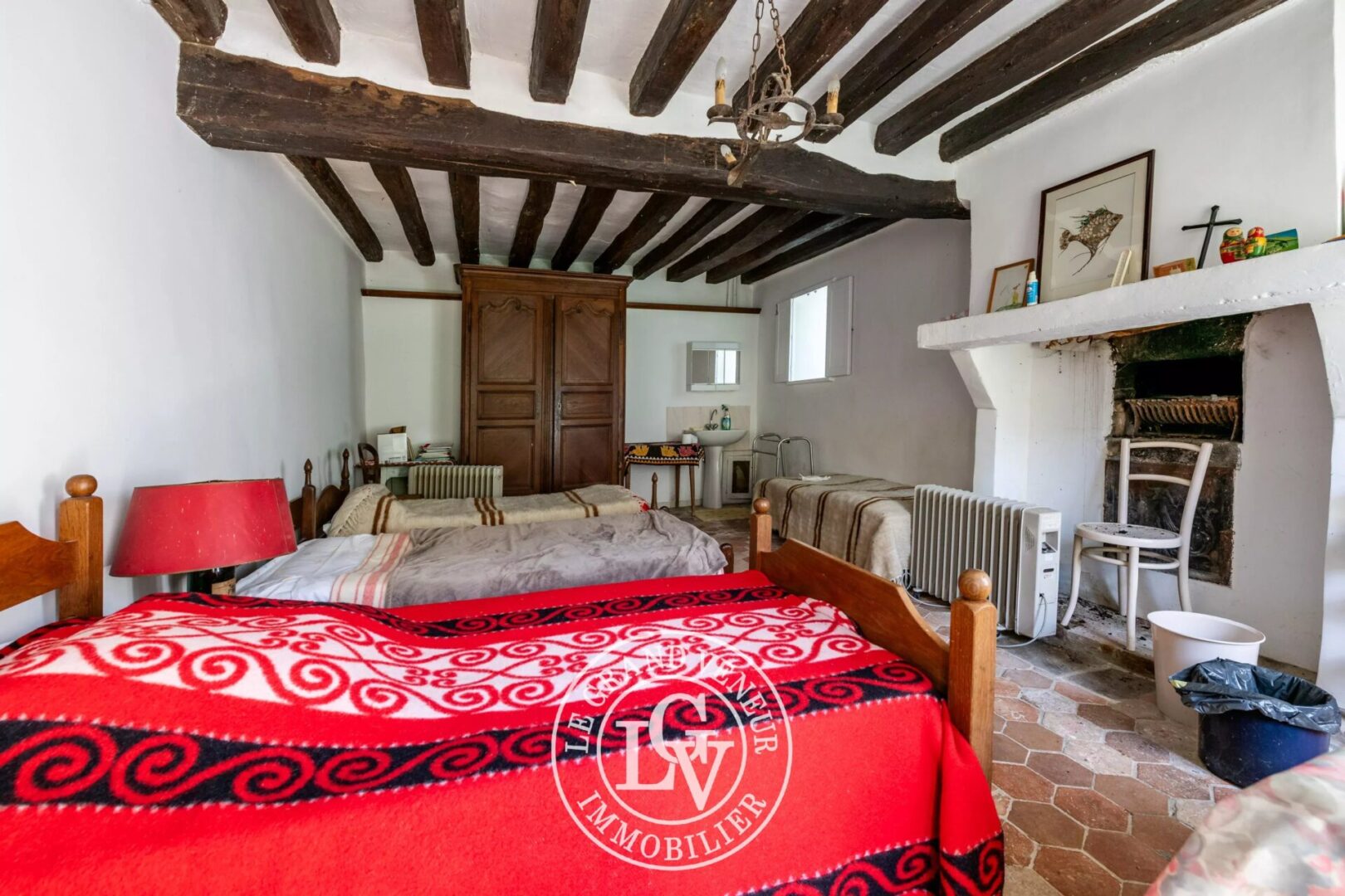20MN DE FONTAINEBLEAU – À DORMELLES- DEUX FERMETTES 235M² HABITABLES – 8 CHAMBRES – JARDIN CLOS 1809M²